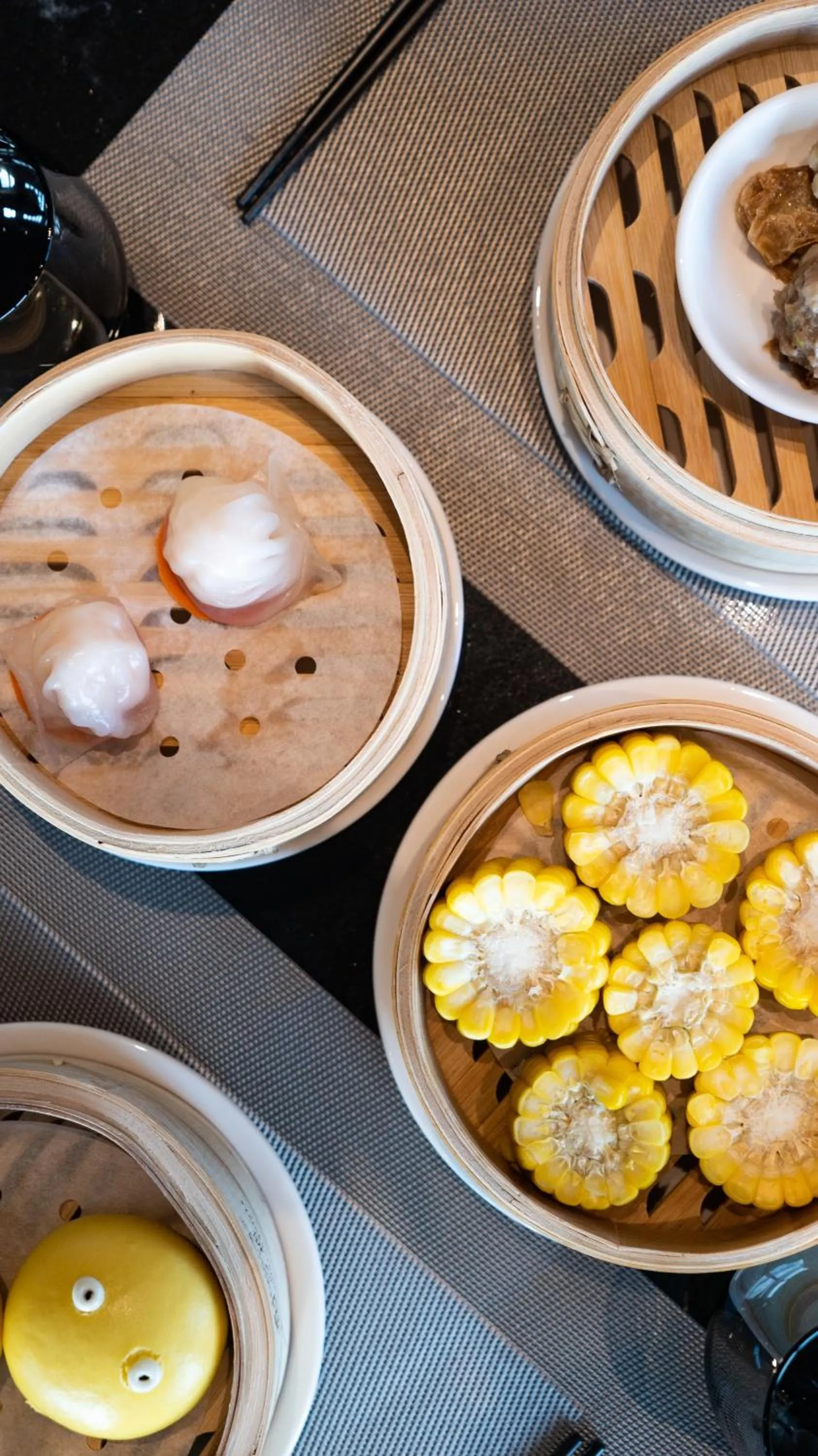 Restaurant/places to eat in Radisson RED Hotel Zhuhai Gongbei Port