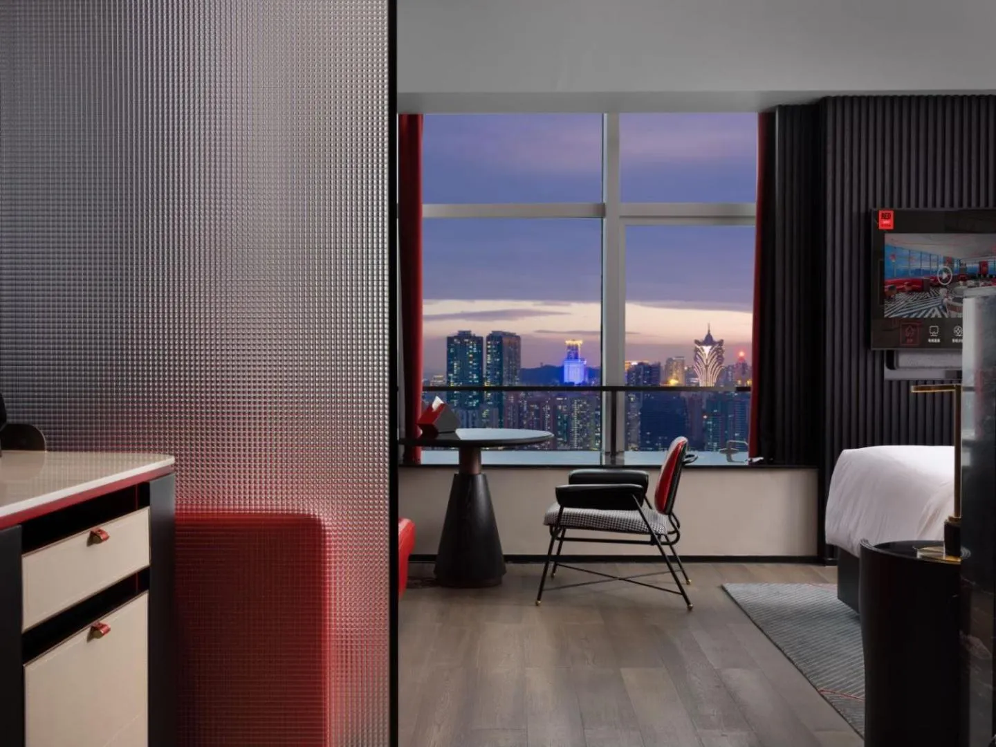 Radisson RED Hotel Zhuhai Gongbei Port