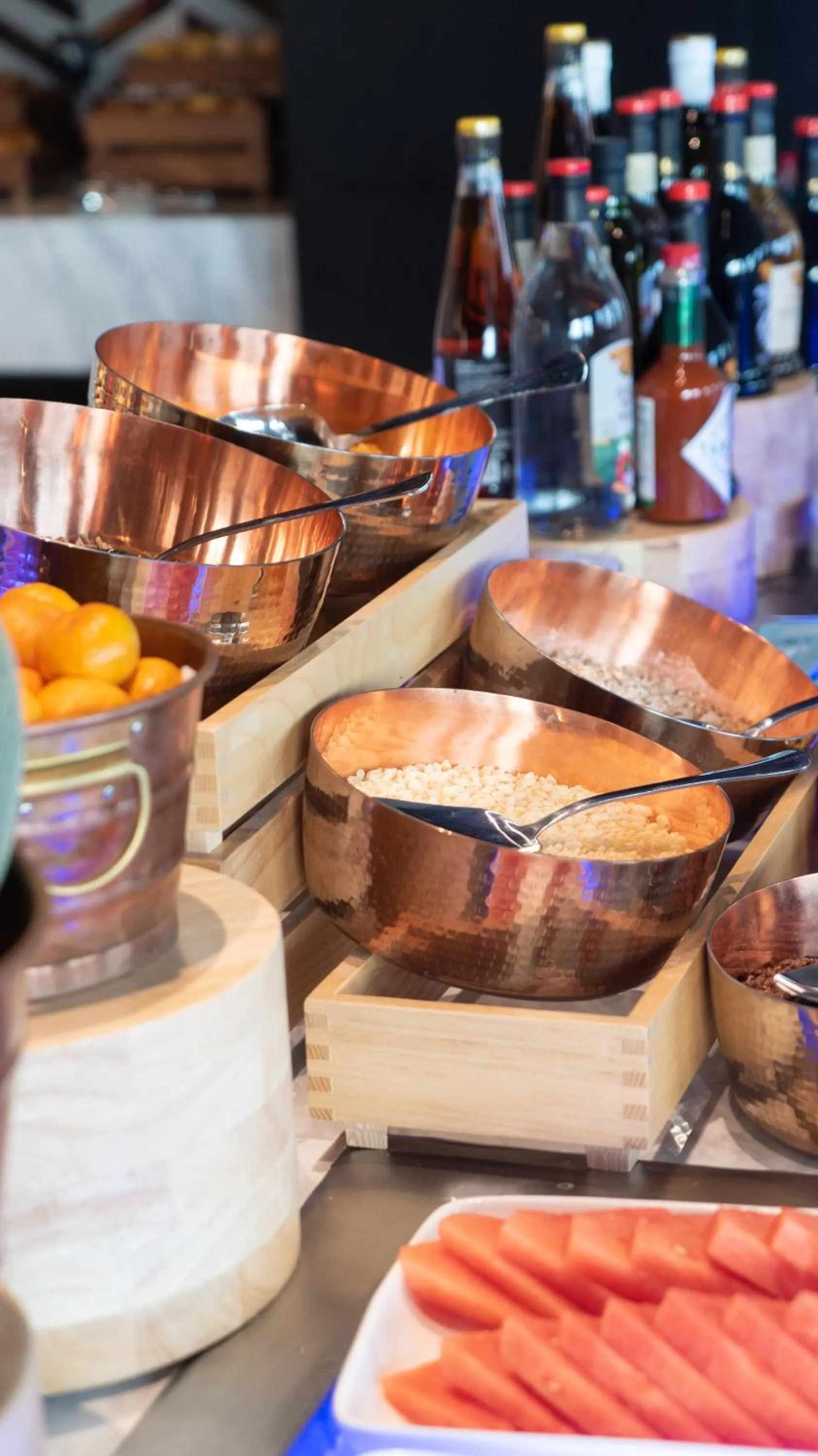 Restaurant/places to eat in Radisson RED Hotel Zhuhai Gongbei Port