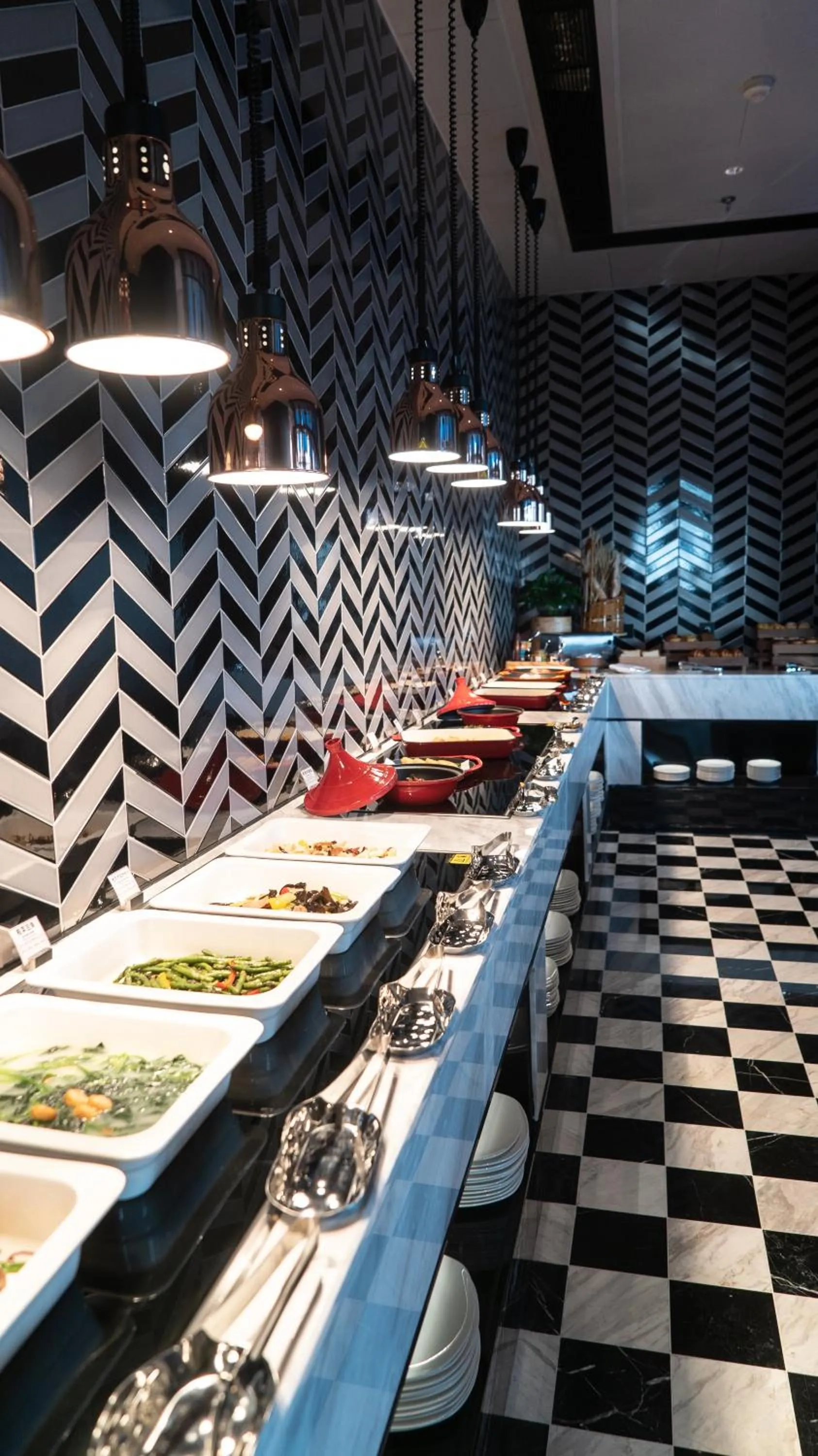 Restaurant/places to eat in Radisson RED Hotel Zhuhai Gongbei Port