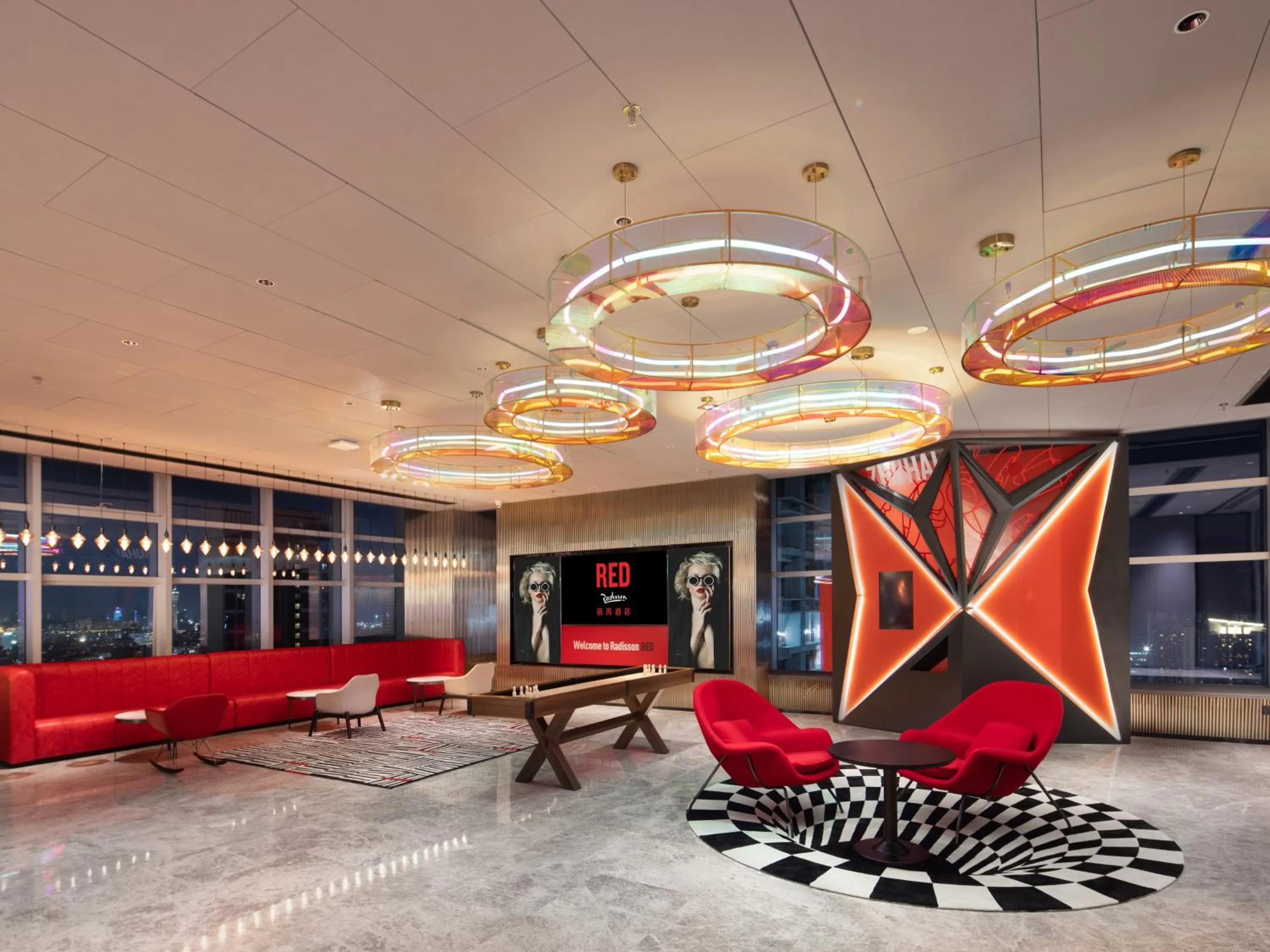 Lounge or bar in Radisson RED Hotel Zhuhai Gongbei Port