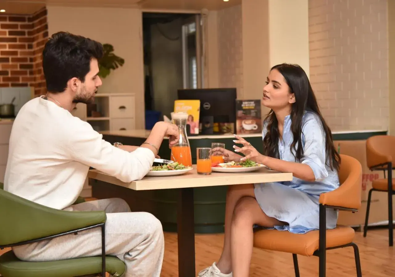 Restaurant/places to eat in Bloom - Golf Course Road Restaurant/places to eat in Bloom - Golf Course Road