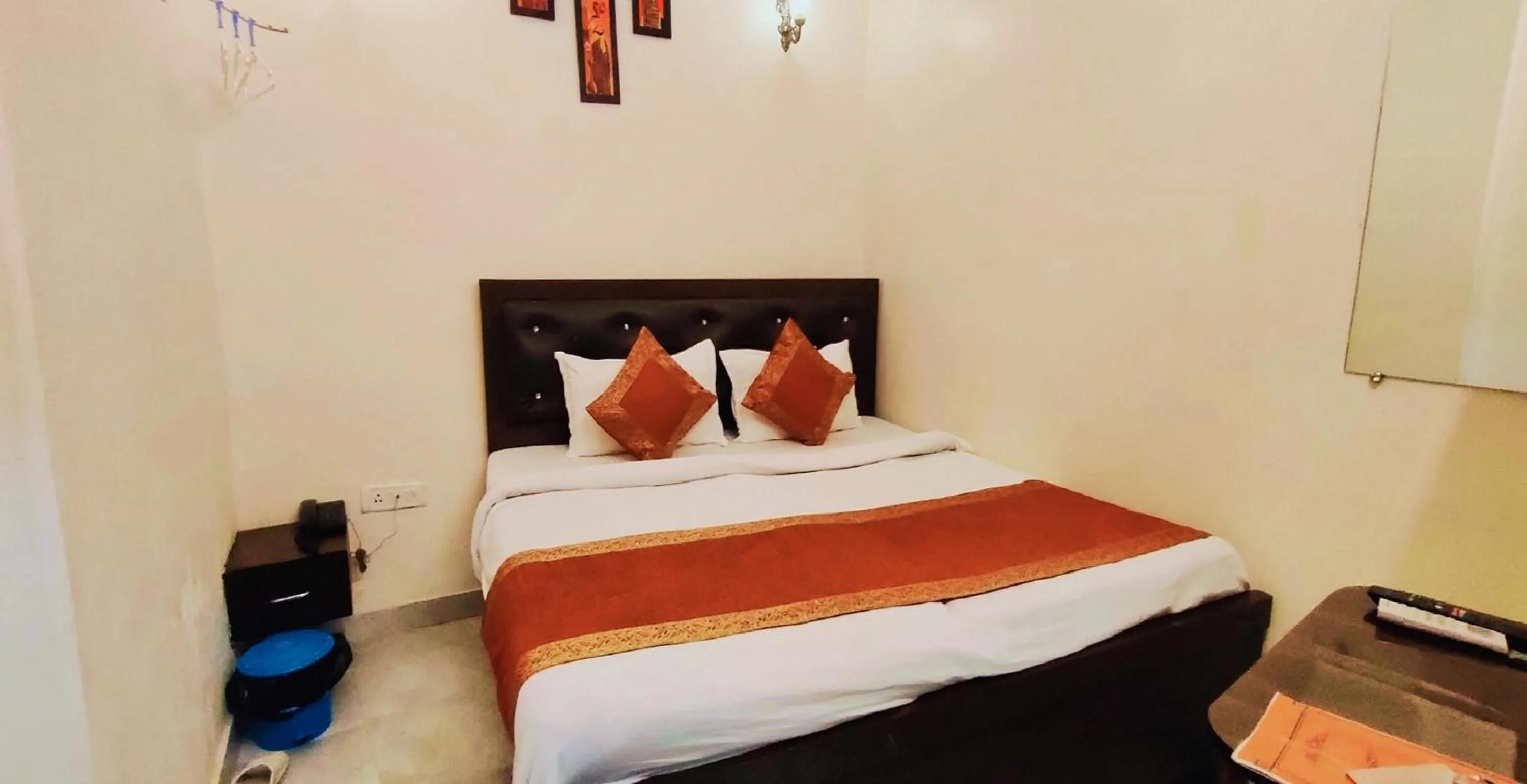 Bedroom, Bed in Hotel Shannti Inn