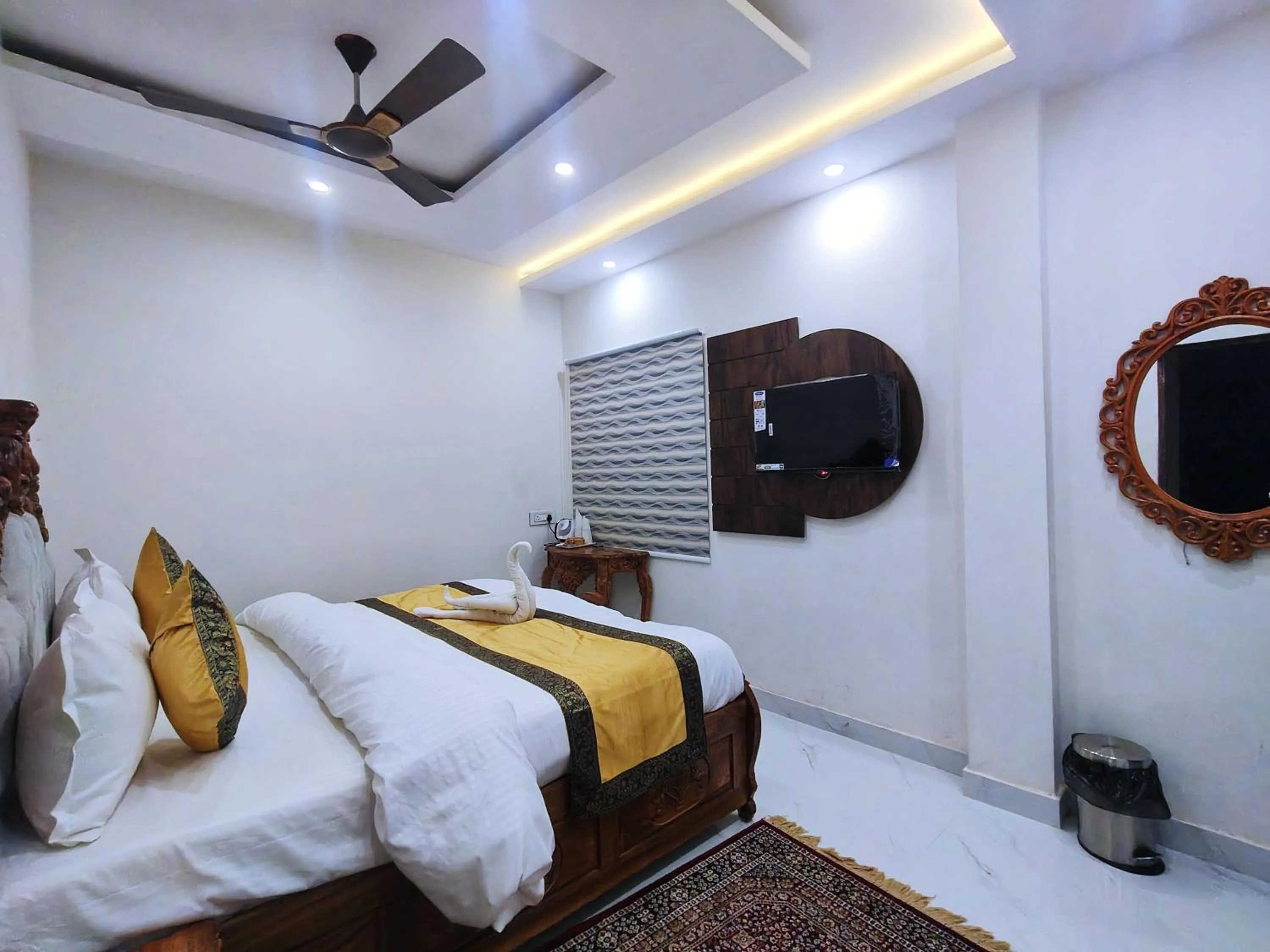 Bed in Hotel Shannti Inn