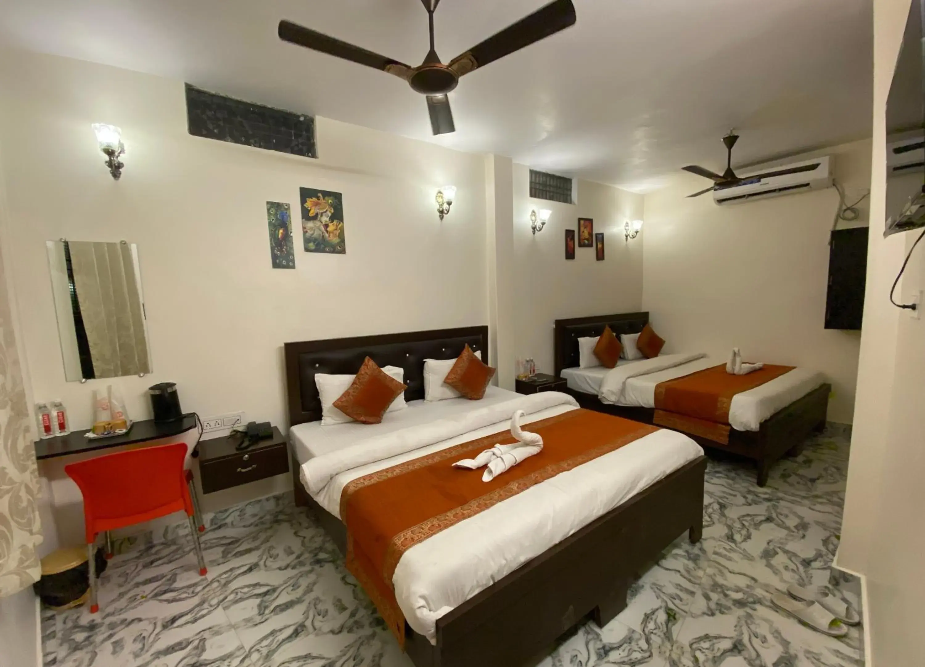 Bedroom, Bed in Hotel Shannti Inn Bedroom, Bed in Hotel Shannti Inn