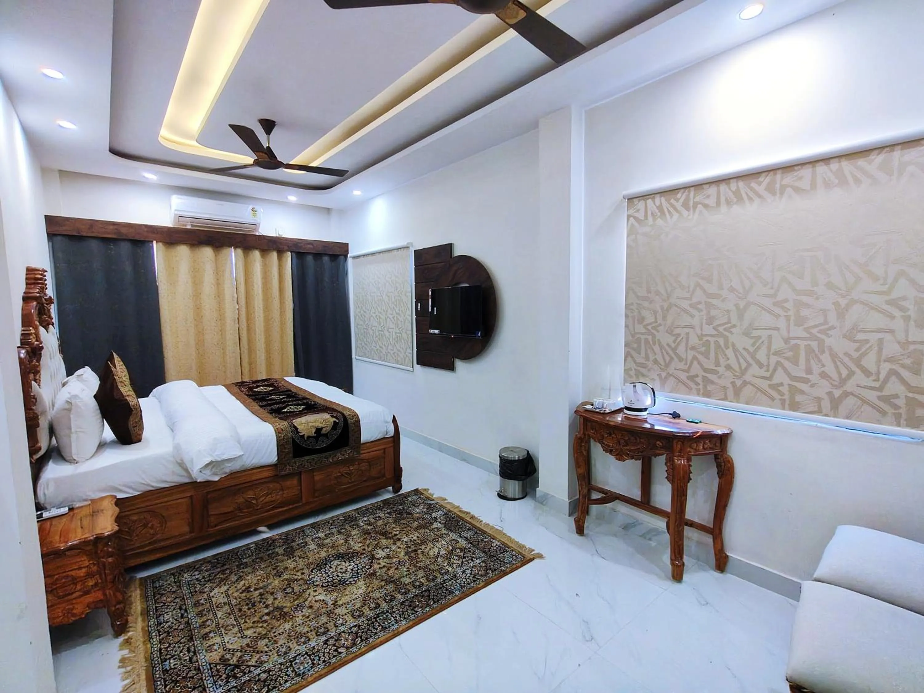 TV and multimedia, Bed in Hotel Shannti Inn