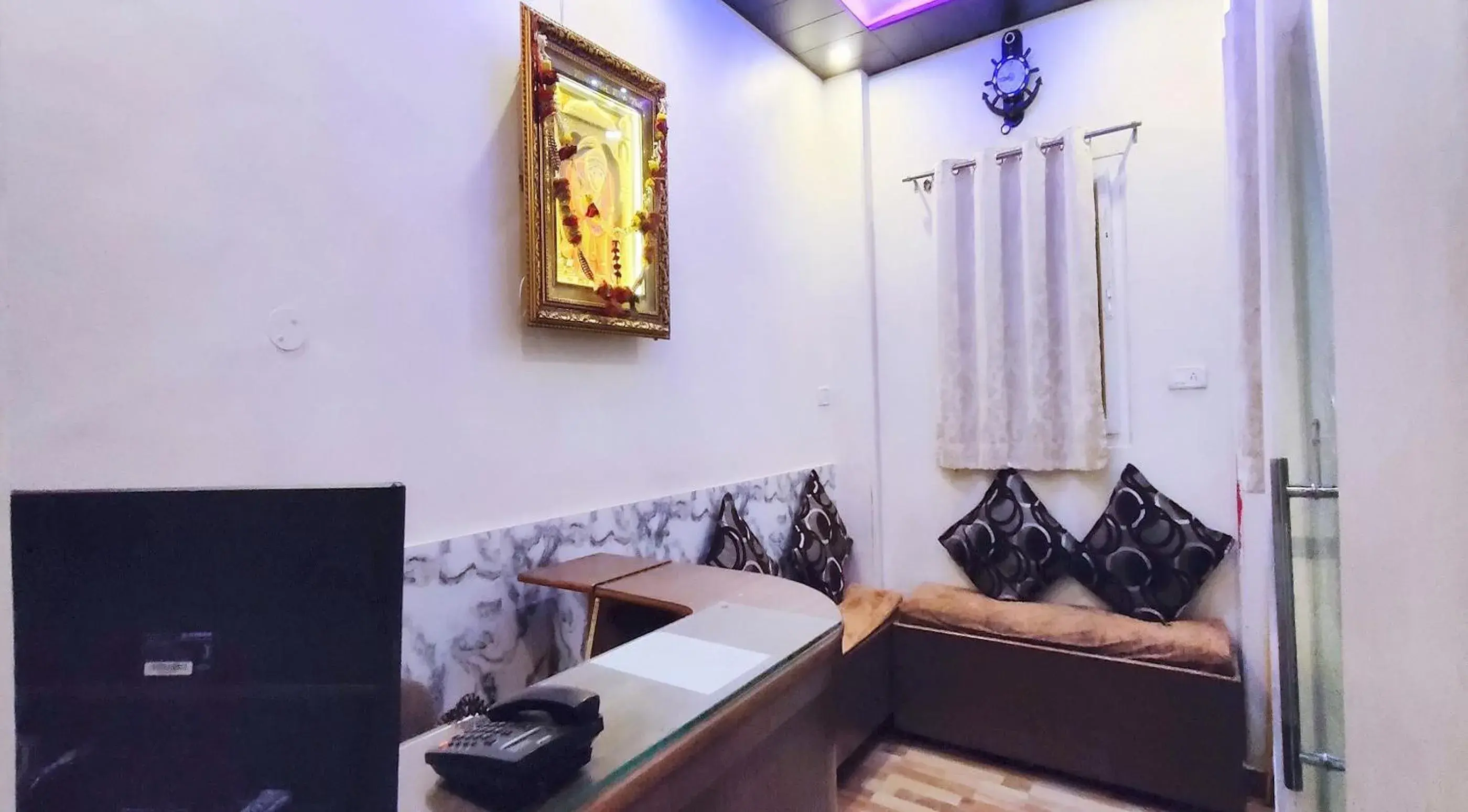 Facade/entrance in Hotel Shannti Inn Facade/entrance in Hotel Shannti Inn