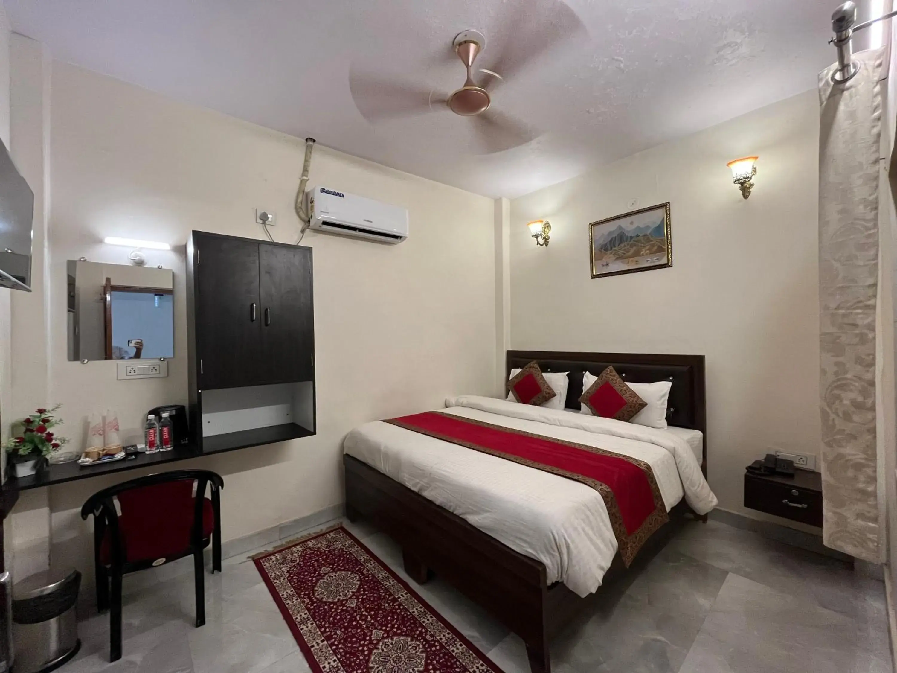 Bed in Hotel Shannti Inn Bed in Hotel Shannti Inn