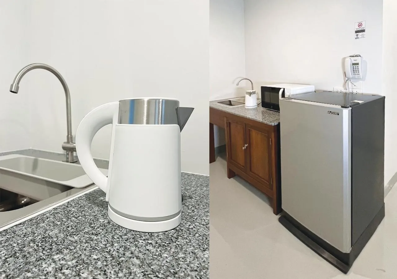 Kitchen or kitchenette in Niagara Hotel