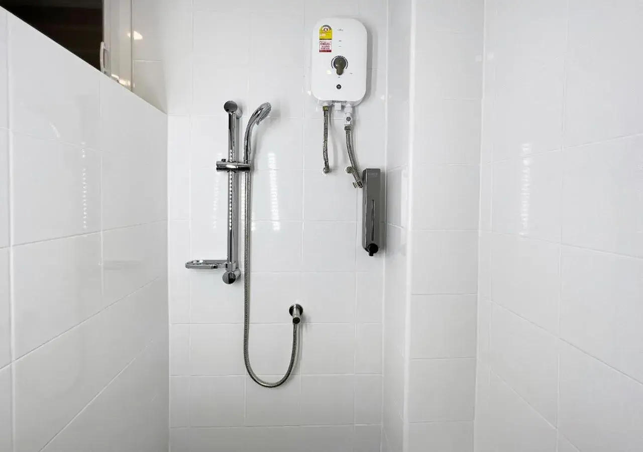 Shower in Niagara Hotel Shower in Niagara Hotel