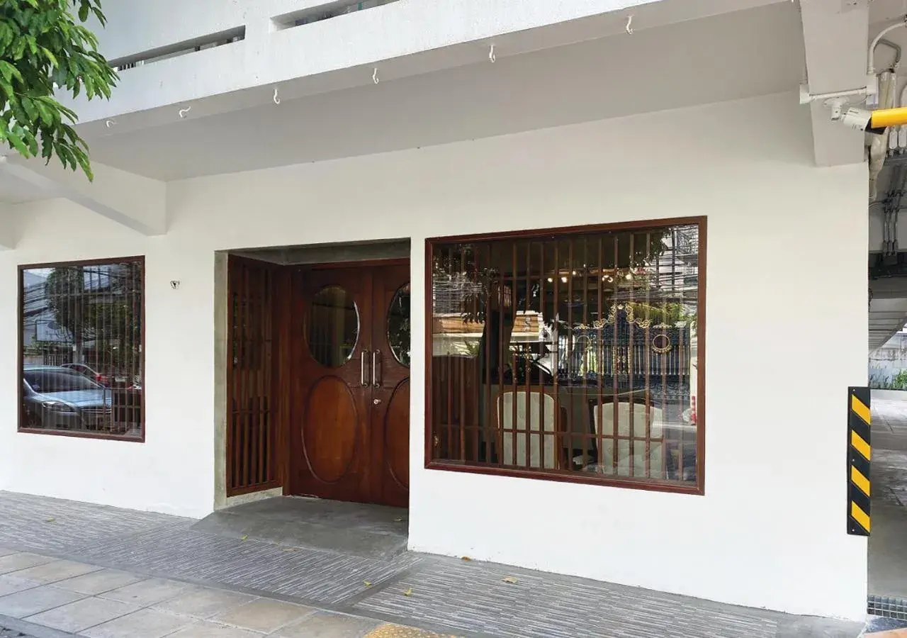 Property building in Niagara Hotel Property building in Niagara Hotel