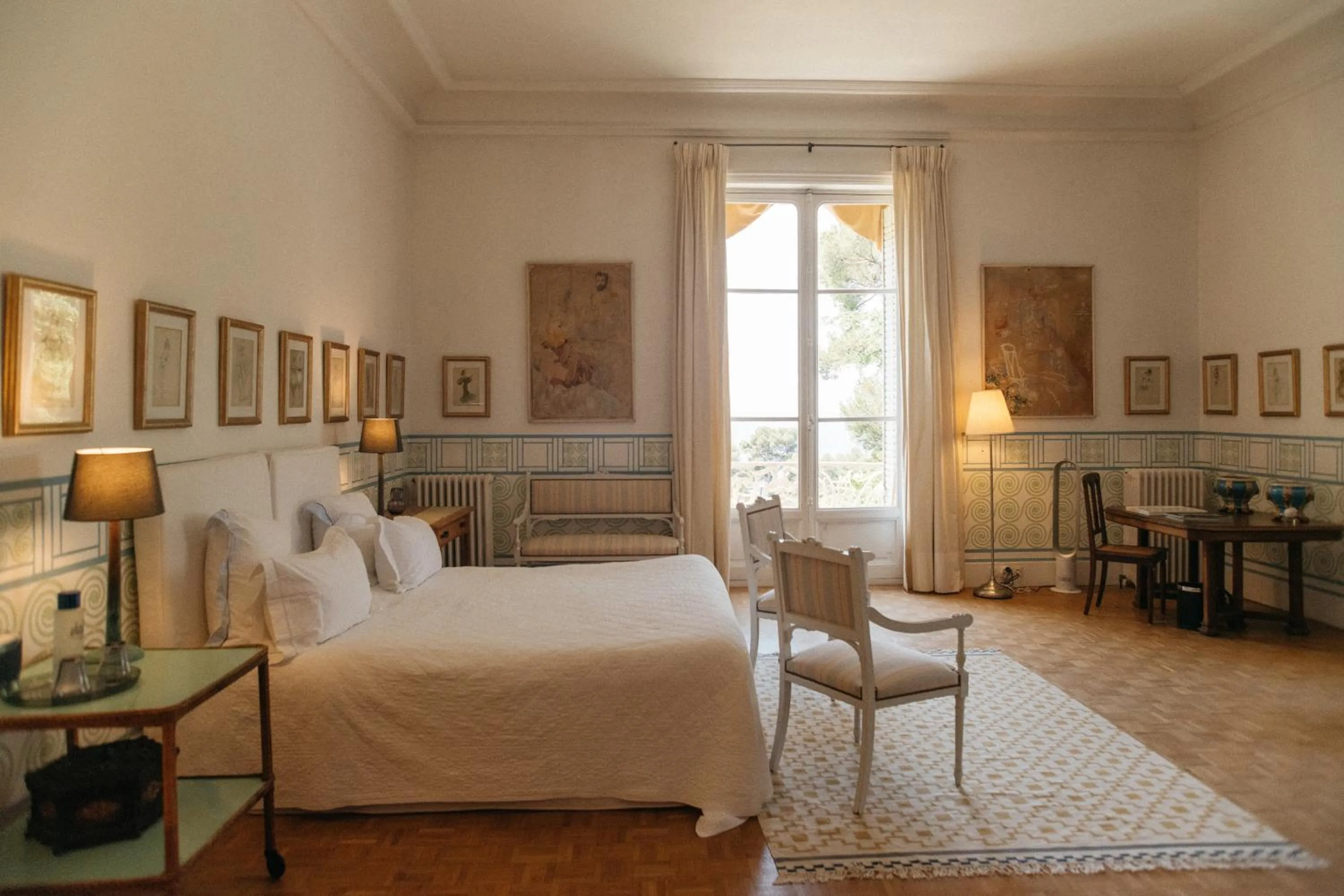 Bedroom, Bed in Exclusive waterfront villa in Domaine Rocabella - French Riviera