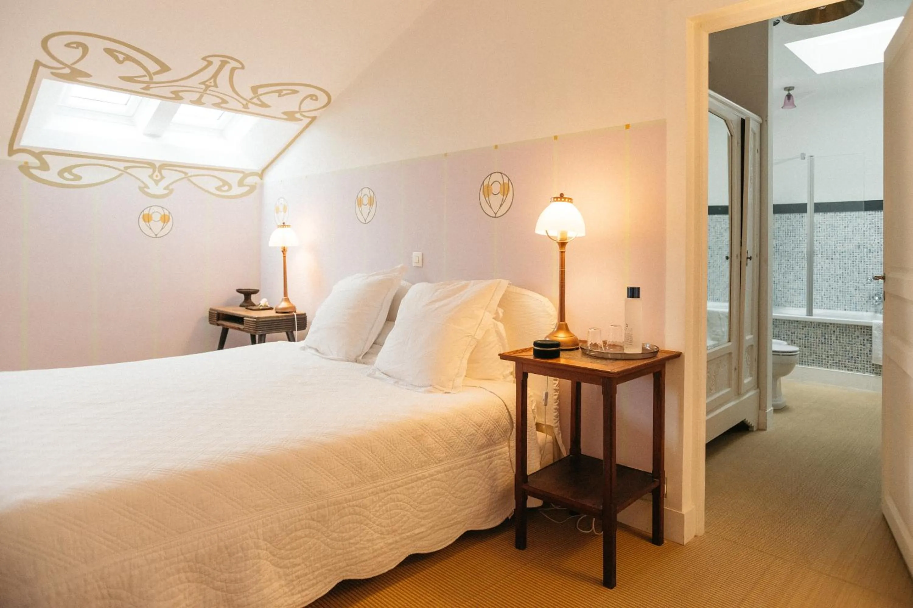 Bedroom, Bed in Exclusive waterfront villa in Domaine Rocabella - French Riviera