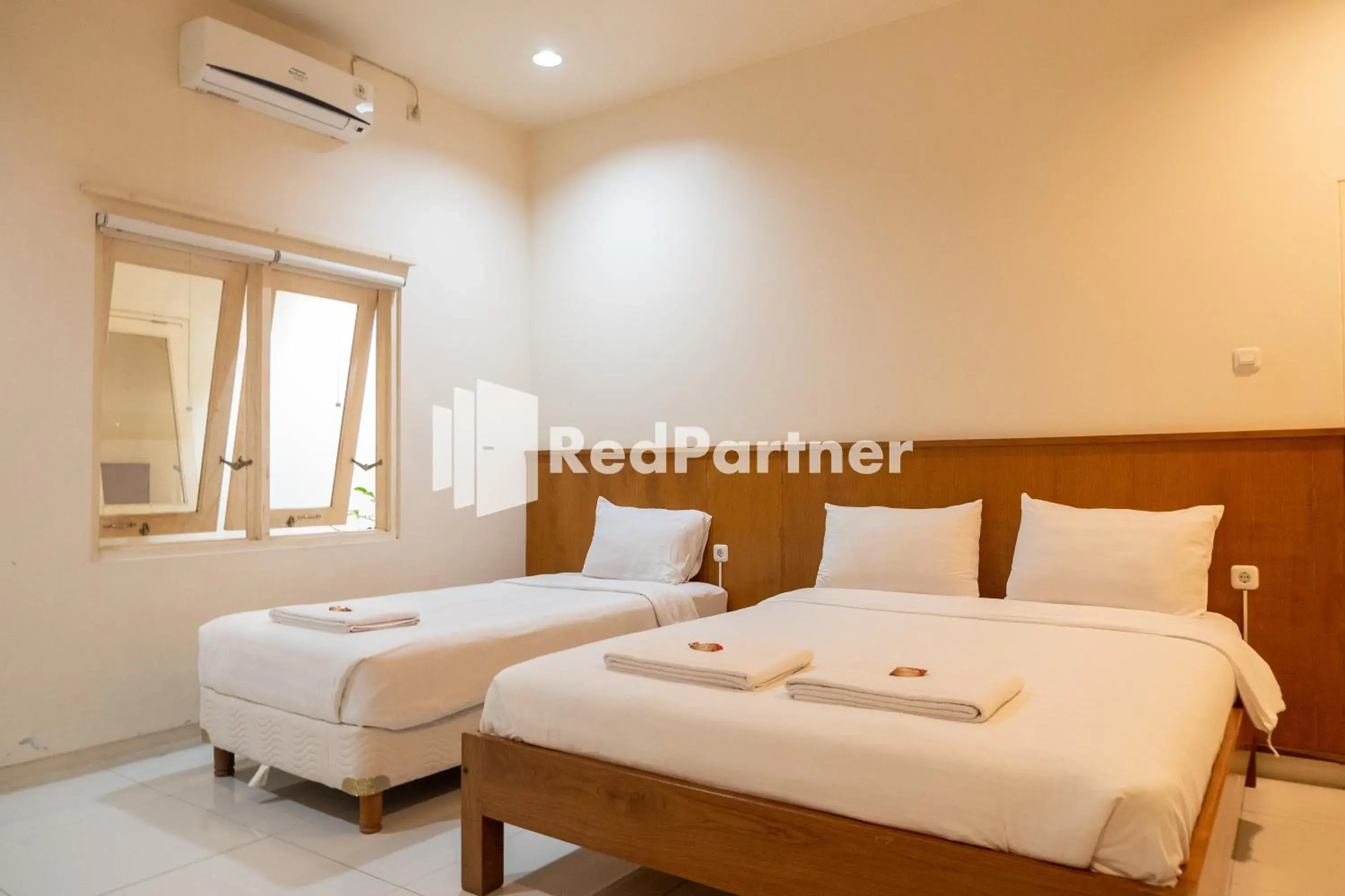 Bedroom, Bed in Villa Dora Jogja near Malioboro Area Mitra RedDoorz Bedroom, Bed in Villa Dora Jogja near Malioboro Area Mitra RedDoorz