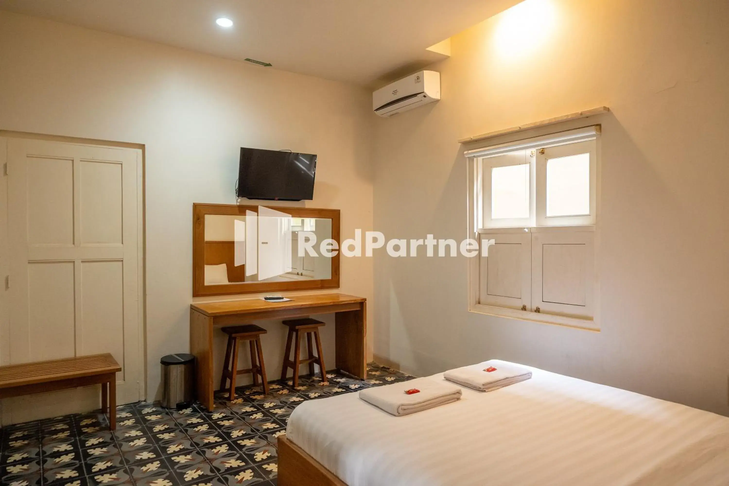 Bedroom, Bed in Villa Dora Jogja near Malioboro Area Mitra RedDoorz Bedroom, Bed in Villa Dora Jogja near Malioboro Area Mitra RedDoorz