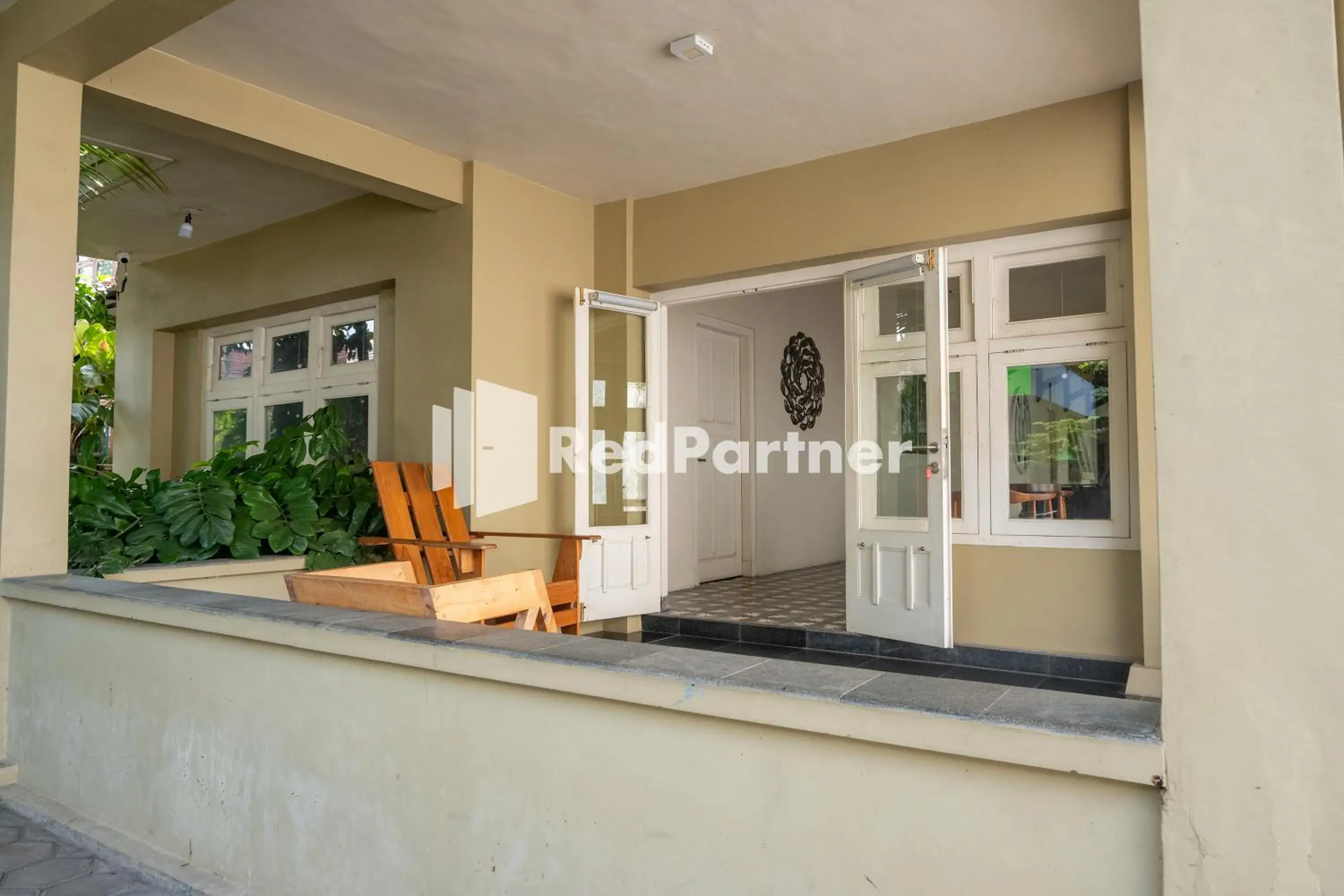 Facade/entrance in Villa Dora Jogja near Malioboro Area Mitra RedDoorz Facade/entrance in Villa Dora Jogja near Malioboro Area Mitra RedDoorz