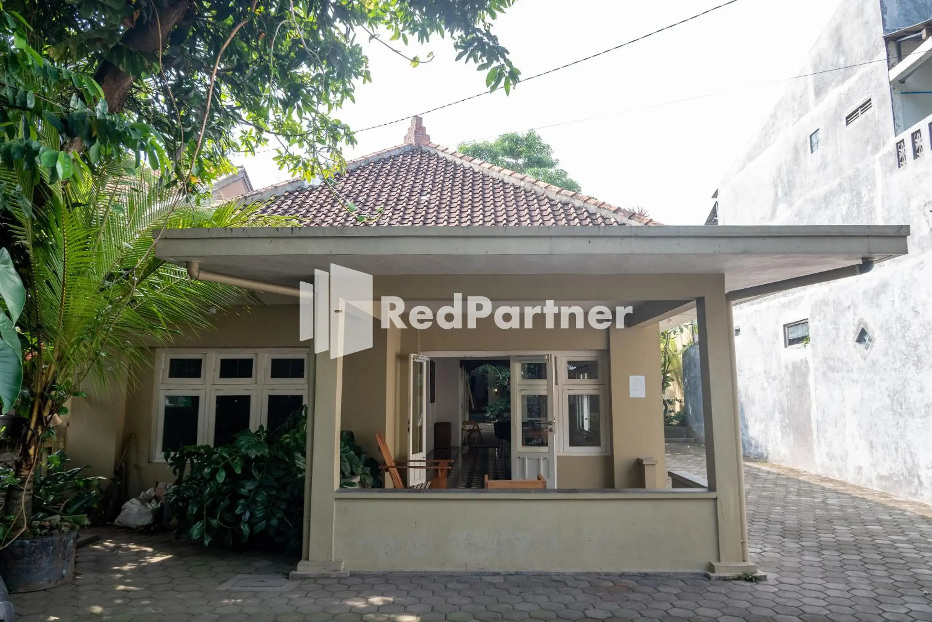 Property building in Villa Dora Jogja near Malioboro Area Mitra RedDoorz Property building in Villa Dora Jogja near Malioboro Area Mitra RedDoorz