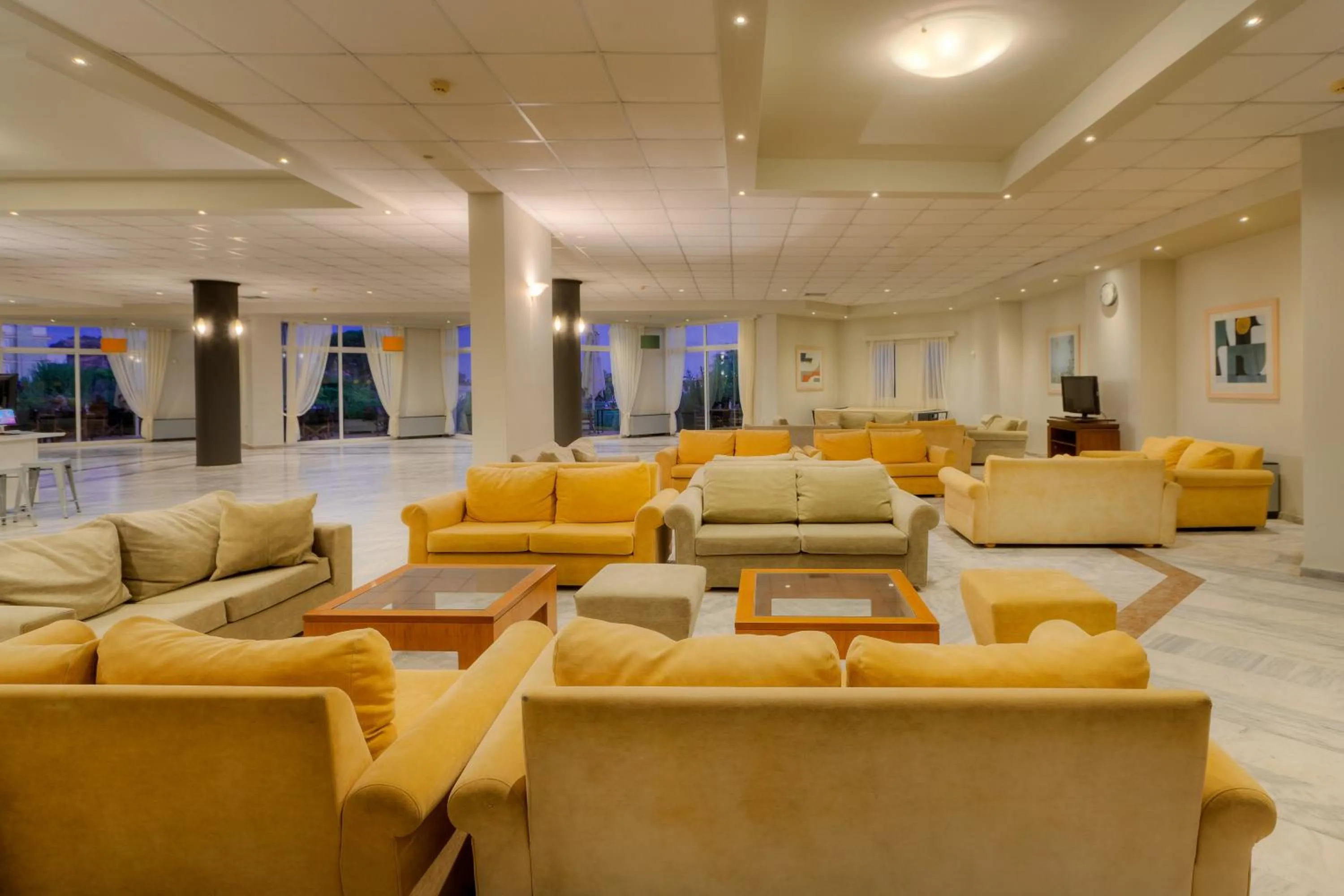 Lounge or bar in Aeolian Village Beach Resort