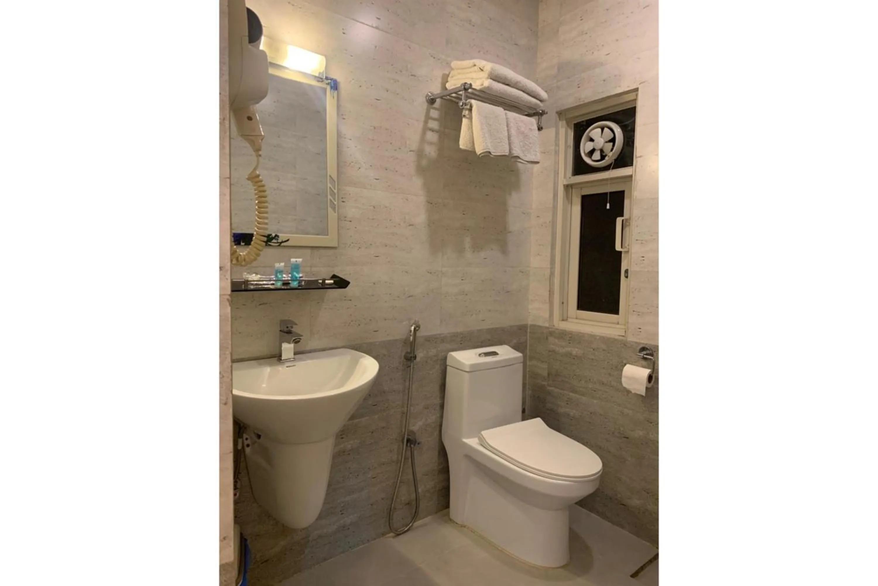 Bathroom in Hotel Tapas