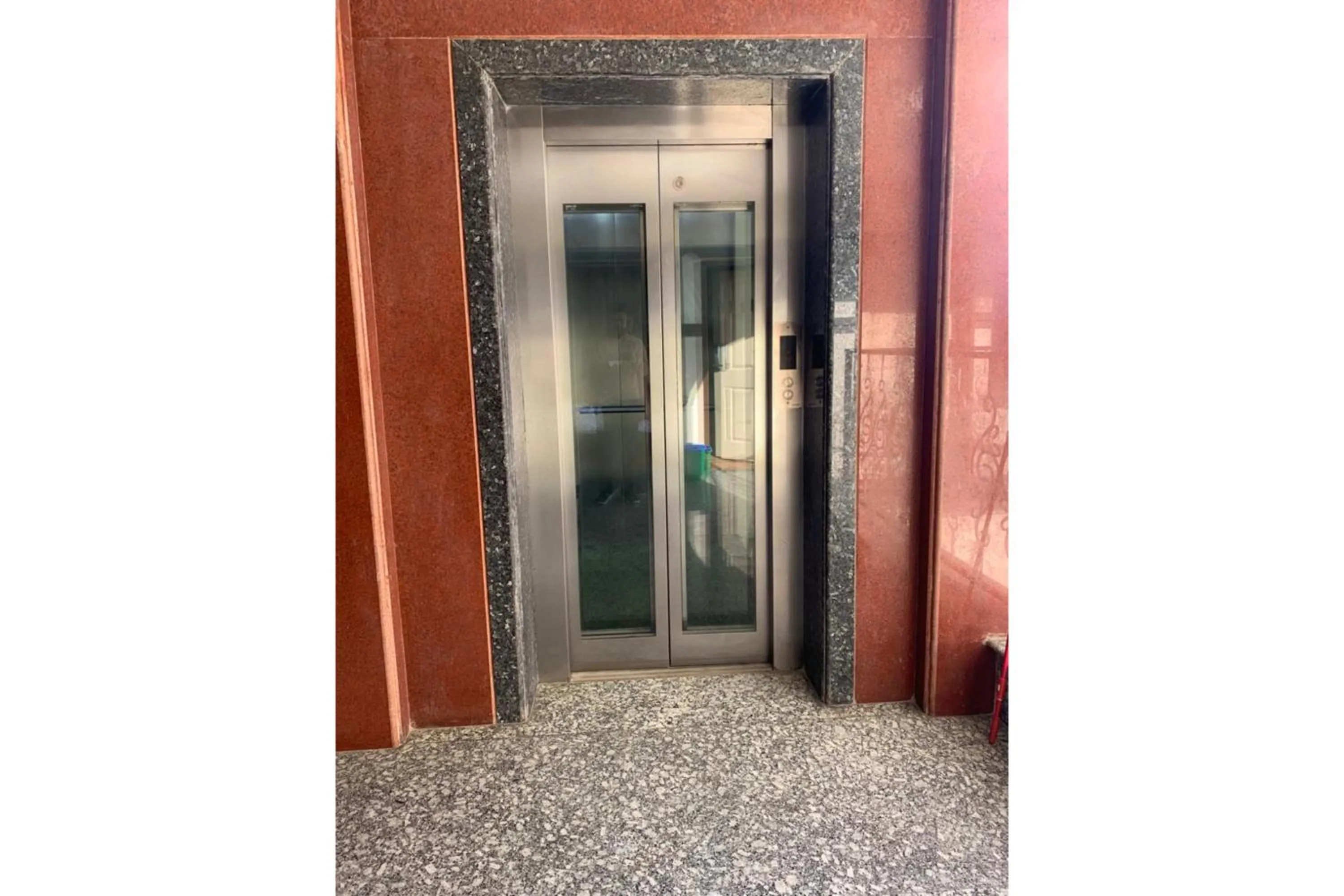 elevator in Hotel Tapas