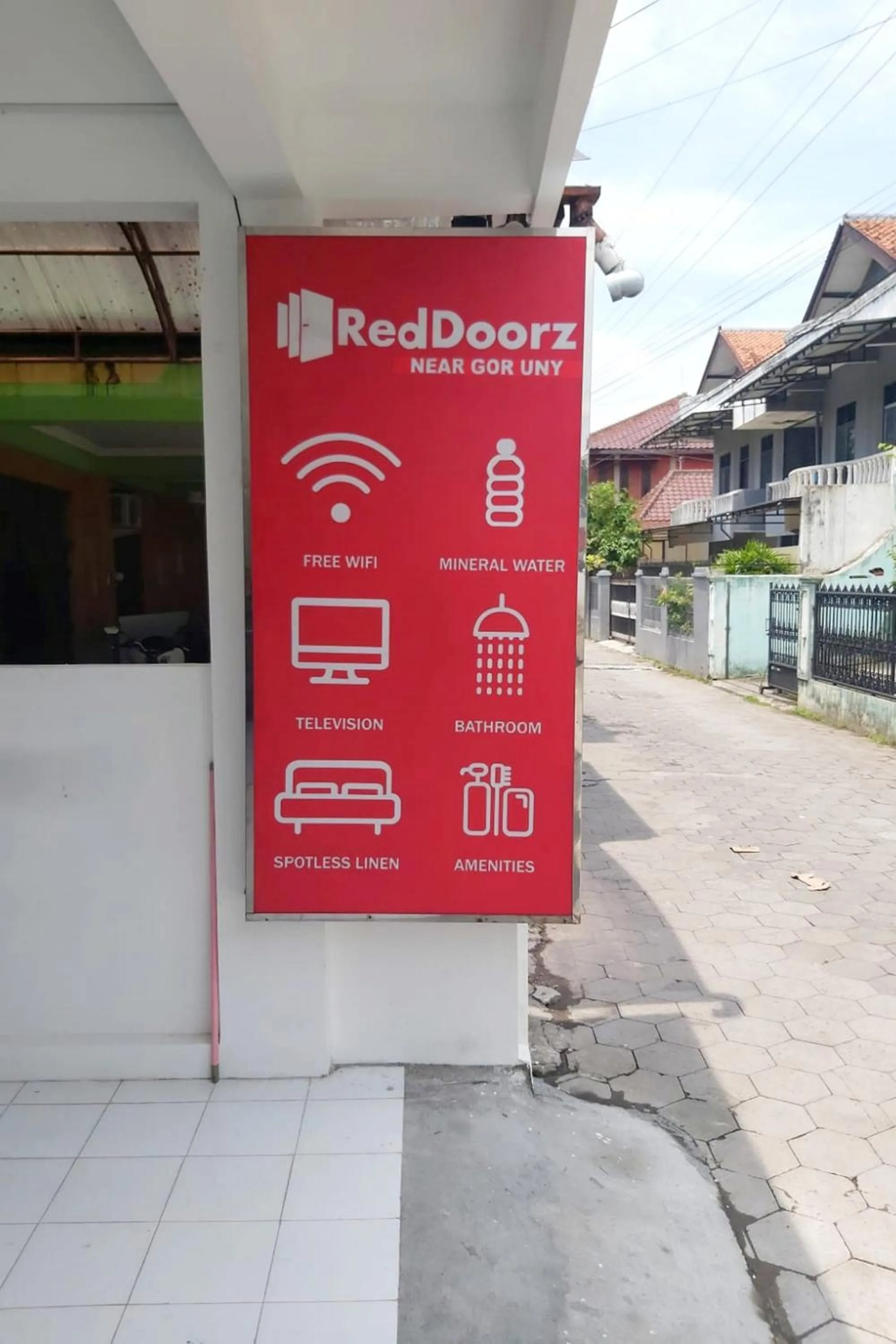 RedDoorz near GOR UNY