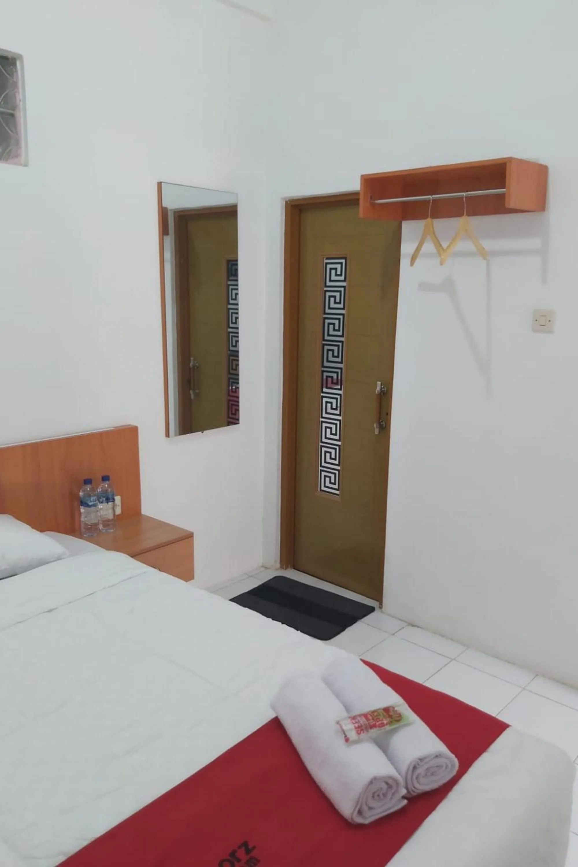 Bed in RedDoorz near GOR UNY