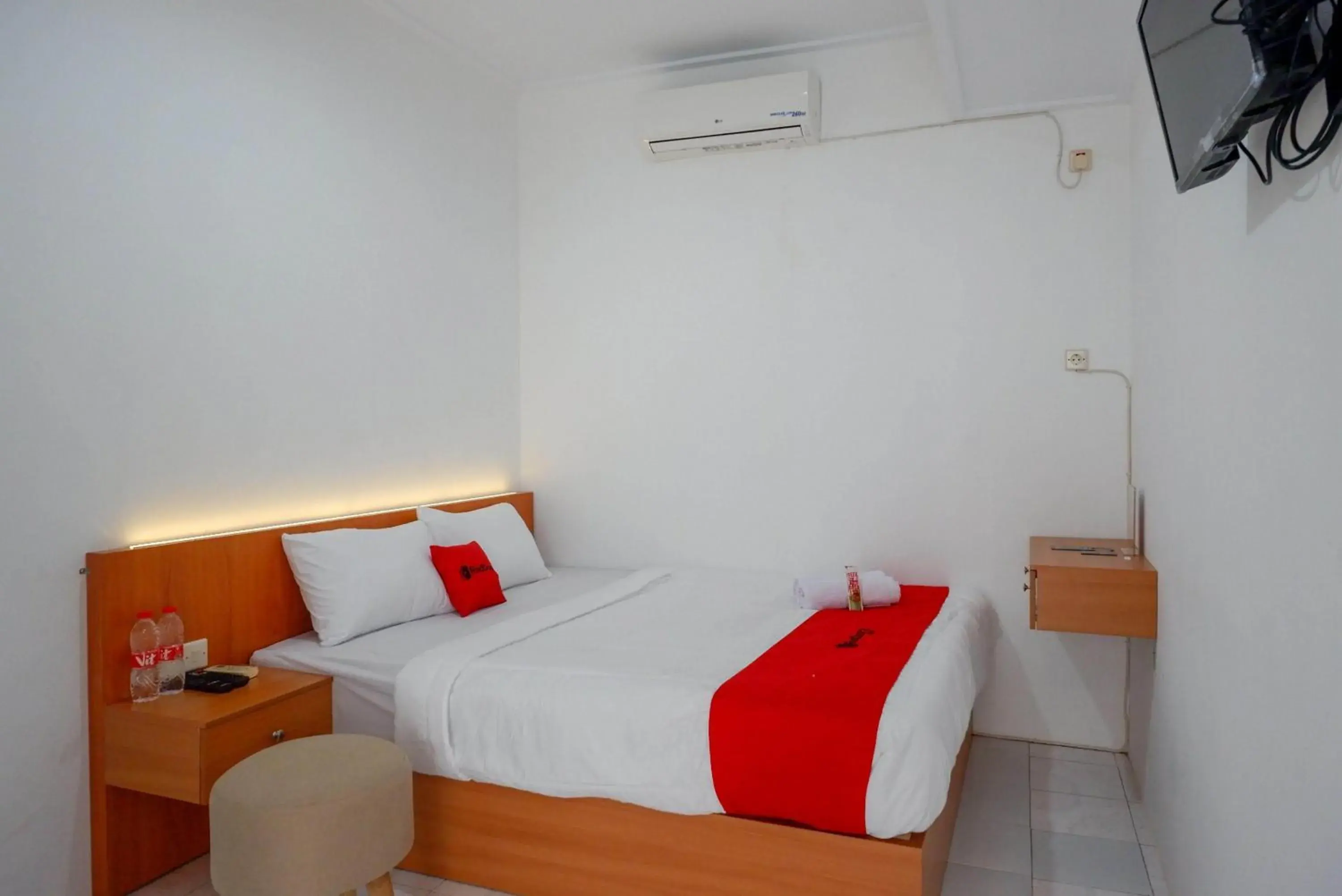 Bedroom, Bed in RedDoorz near GOR UNY Bedroom, Bed in RedDoorz near GOR UNY