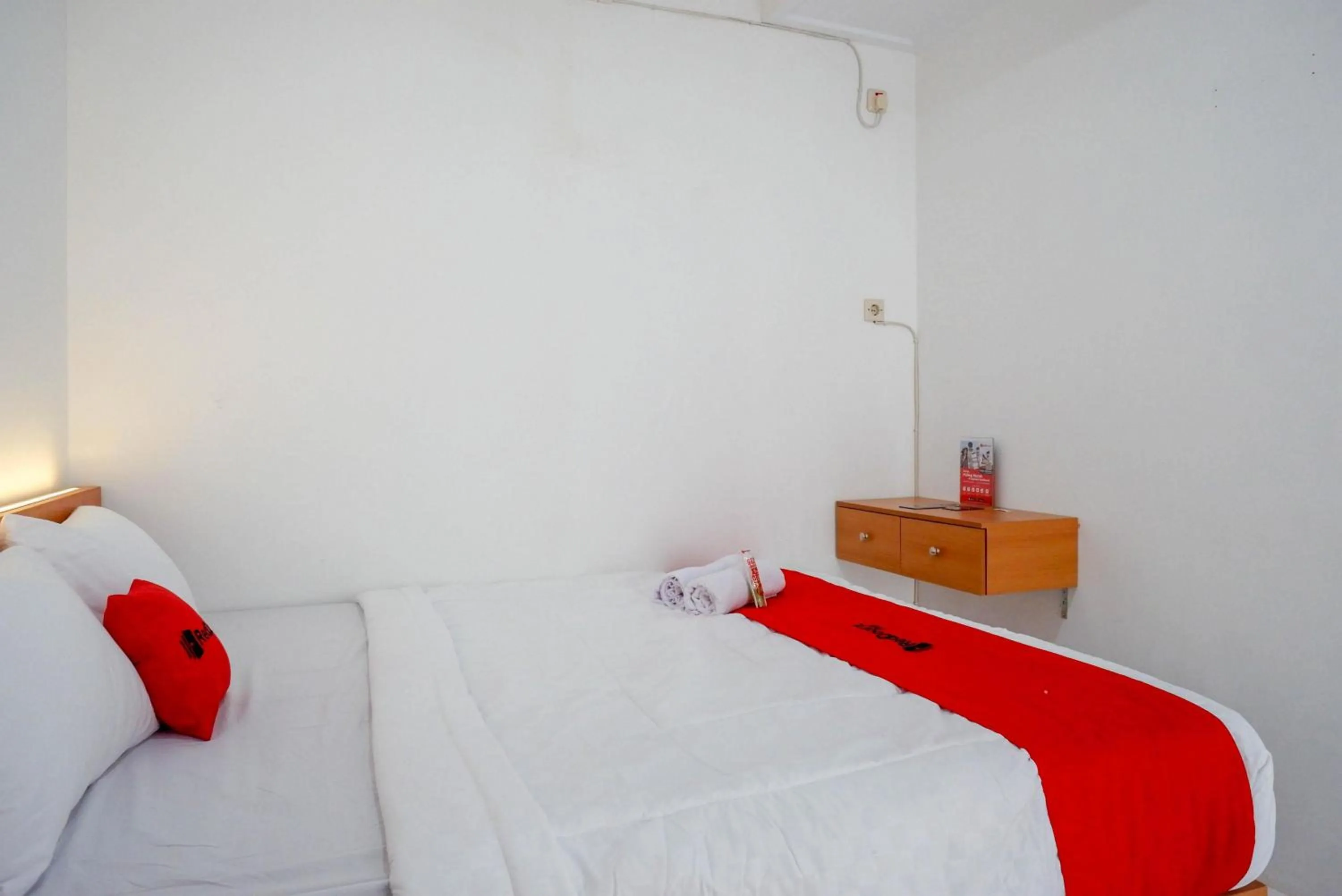 Bedroom, Bed in RedDoorz near GOR UNY