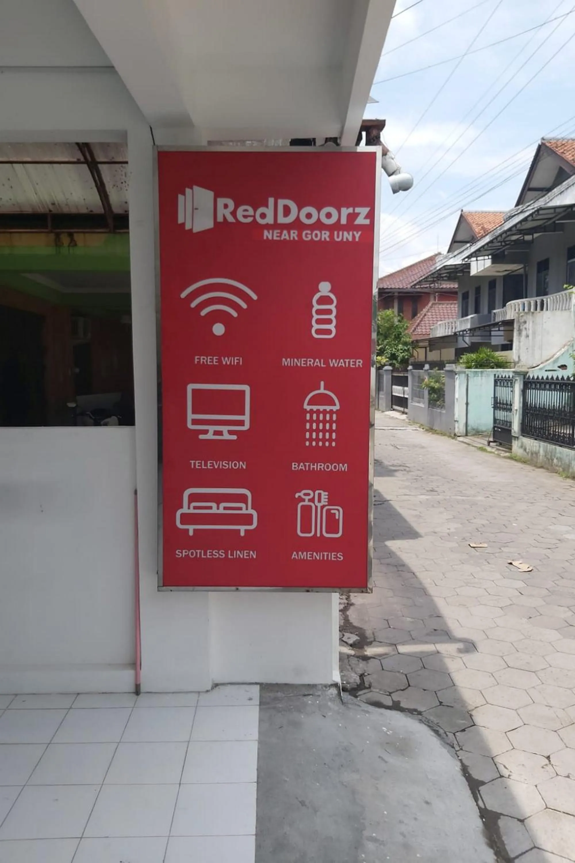 RedDoorz near GOR UNY