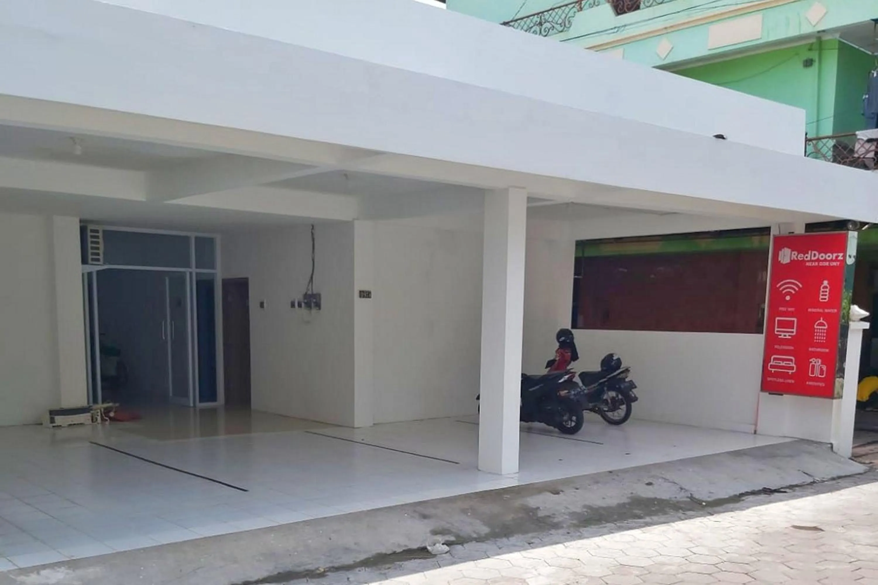 RedDoorz near GOR UNY