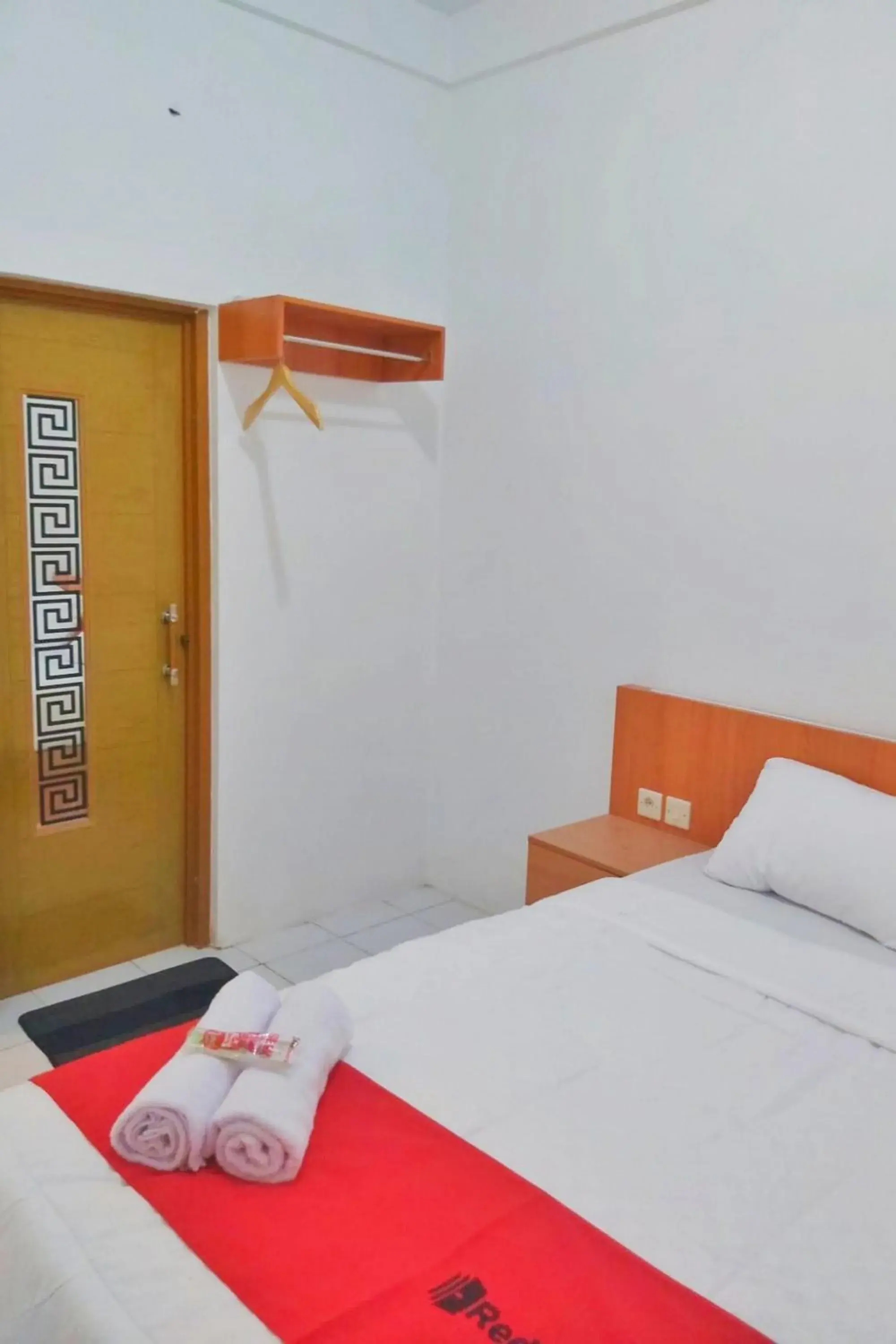 Bed in RedDoorz near GOR UNY Bed in RedDoorz near GOR UNY