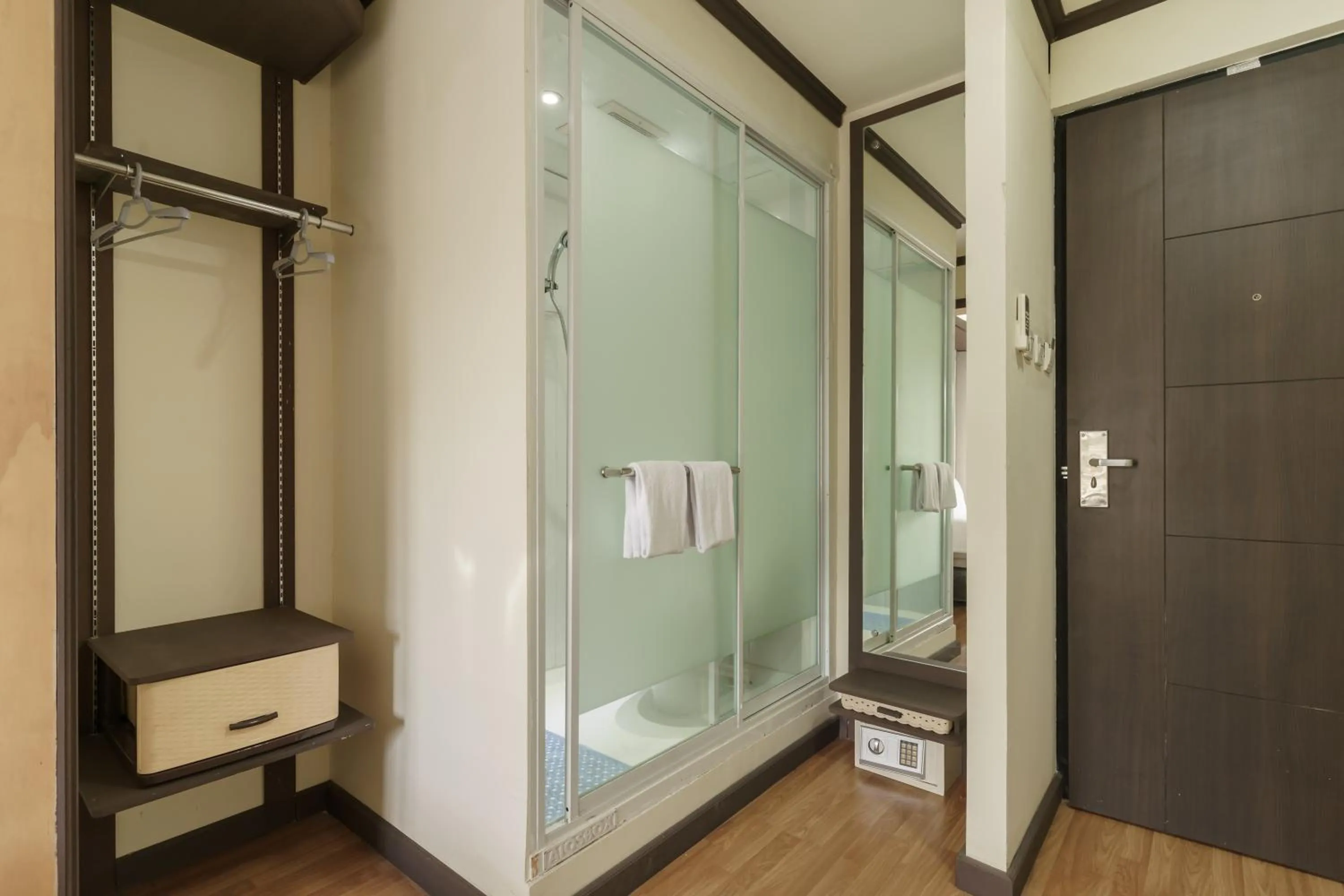 RedDoorz Plus @ Pondok Labu