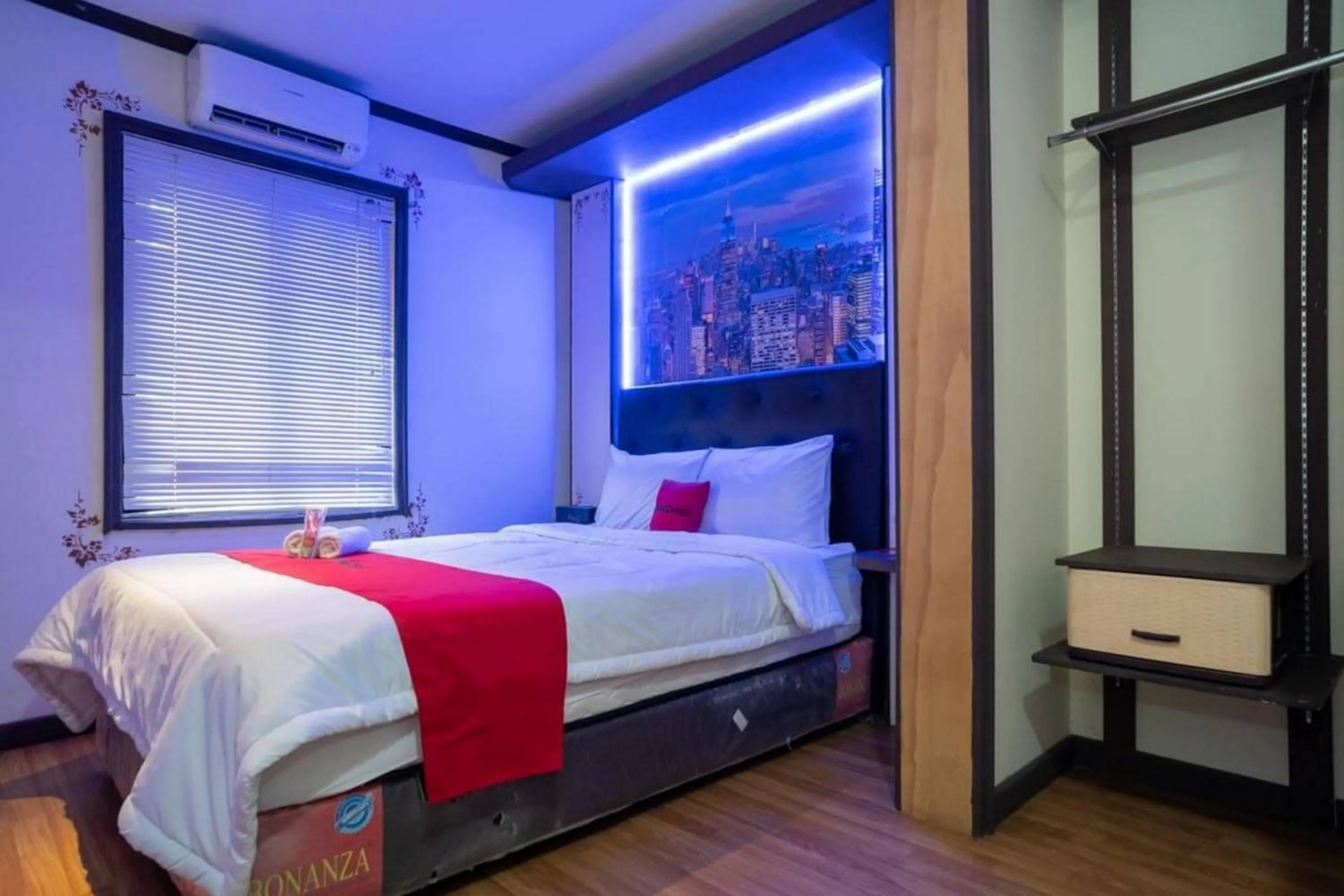 Bedroom, Bed in RedDoorz Plus @ Pondok Labu