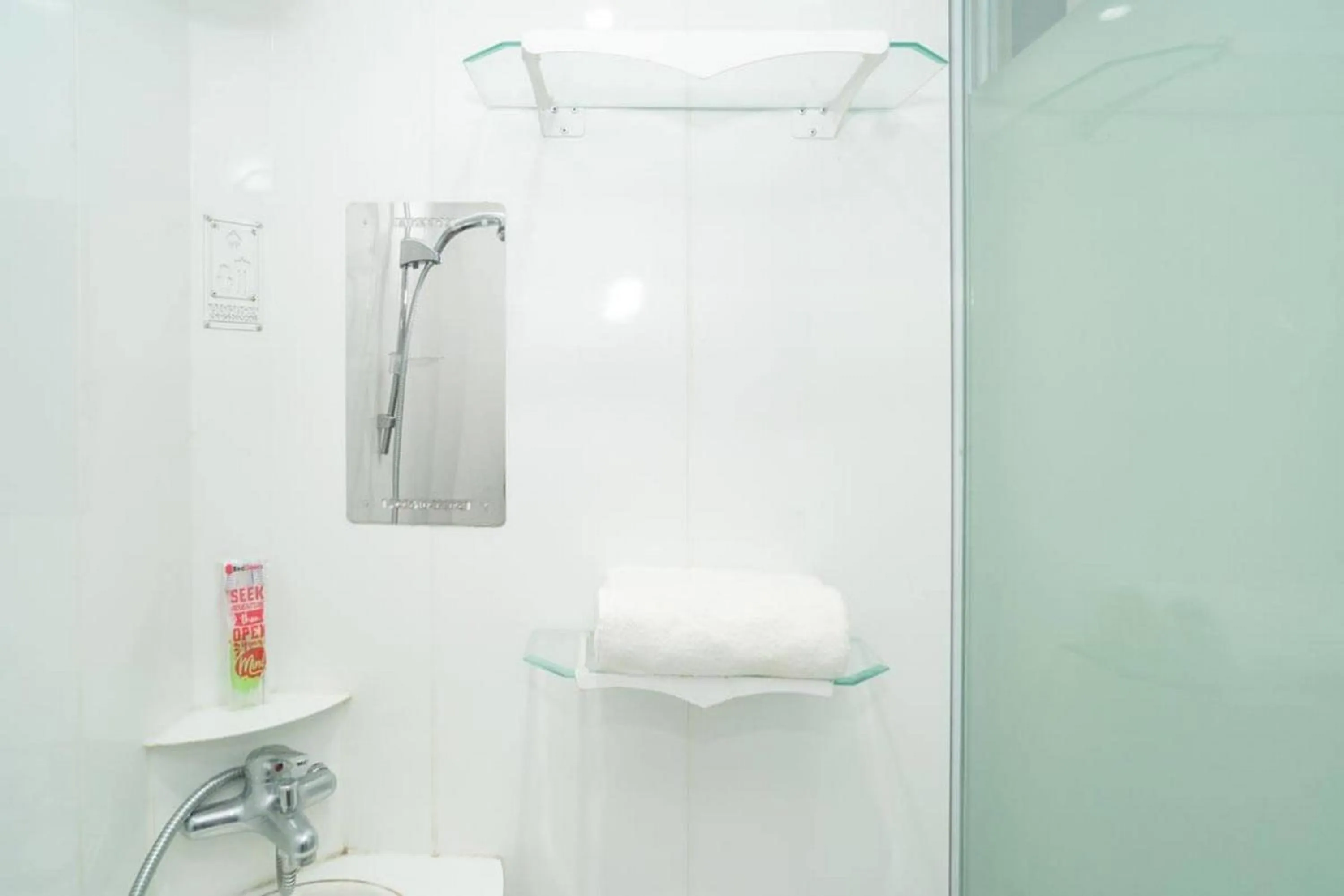 Bathroom in RedDoorz Plus @ Pondok Labu