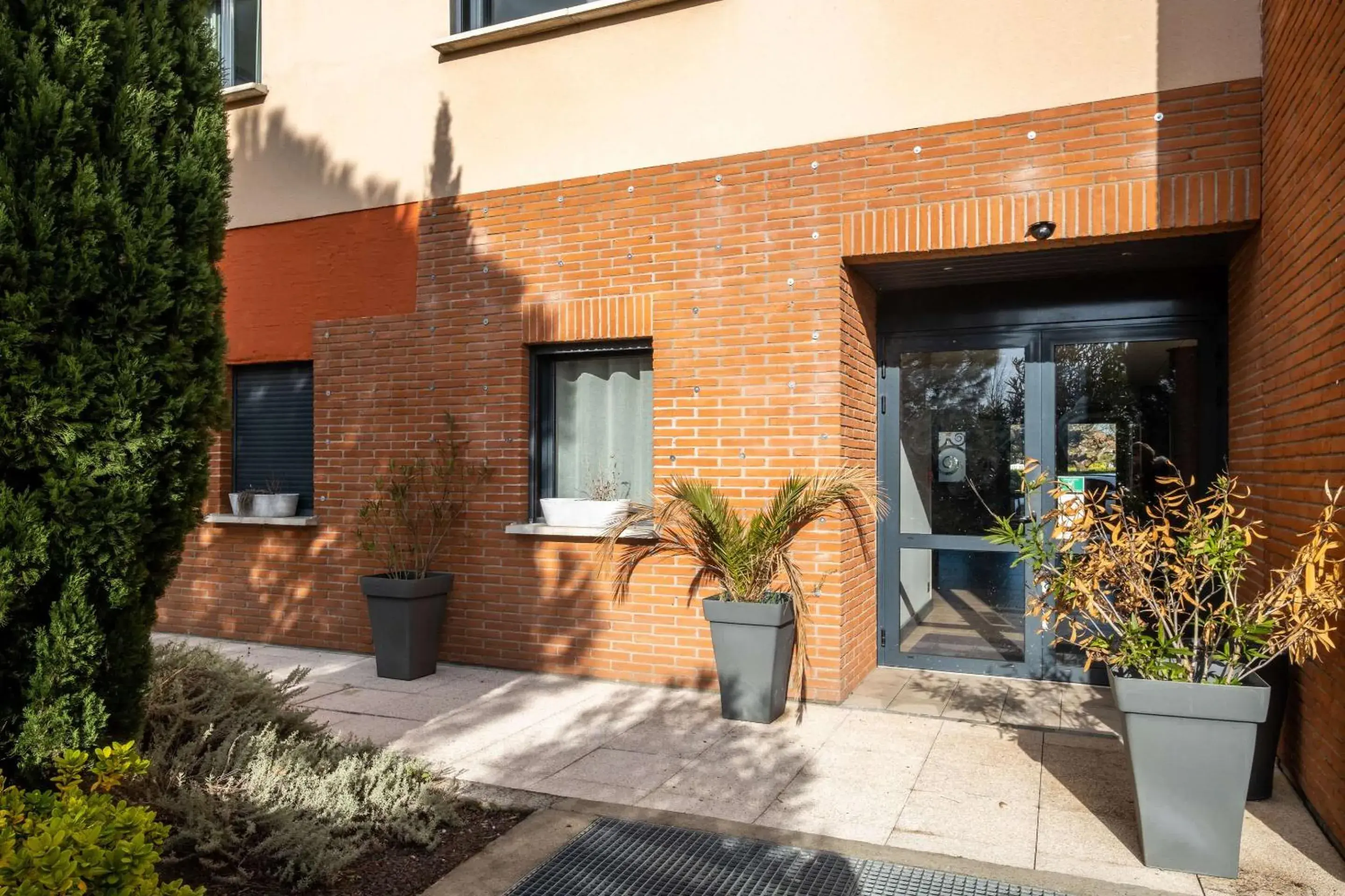 Property building in Clarion Aparthotel Toulouse Blagnac Airport Property building in Clarion Aparthotel Toulouse Blagnac Airport