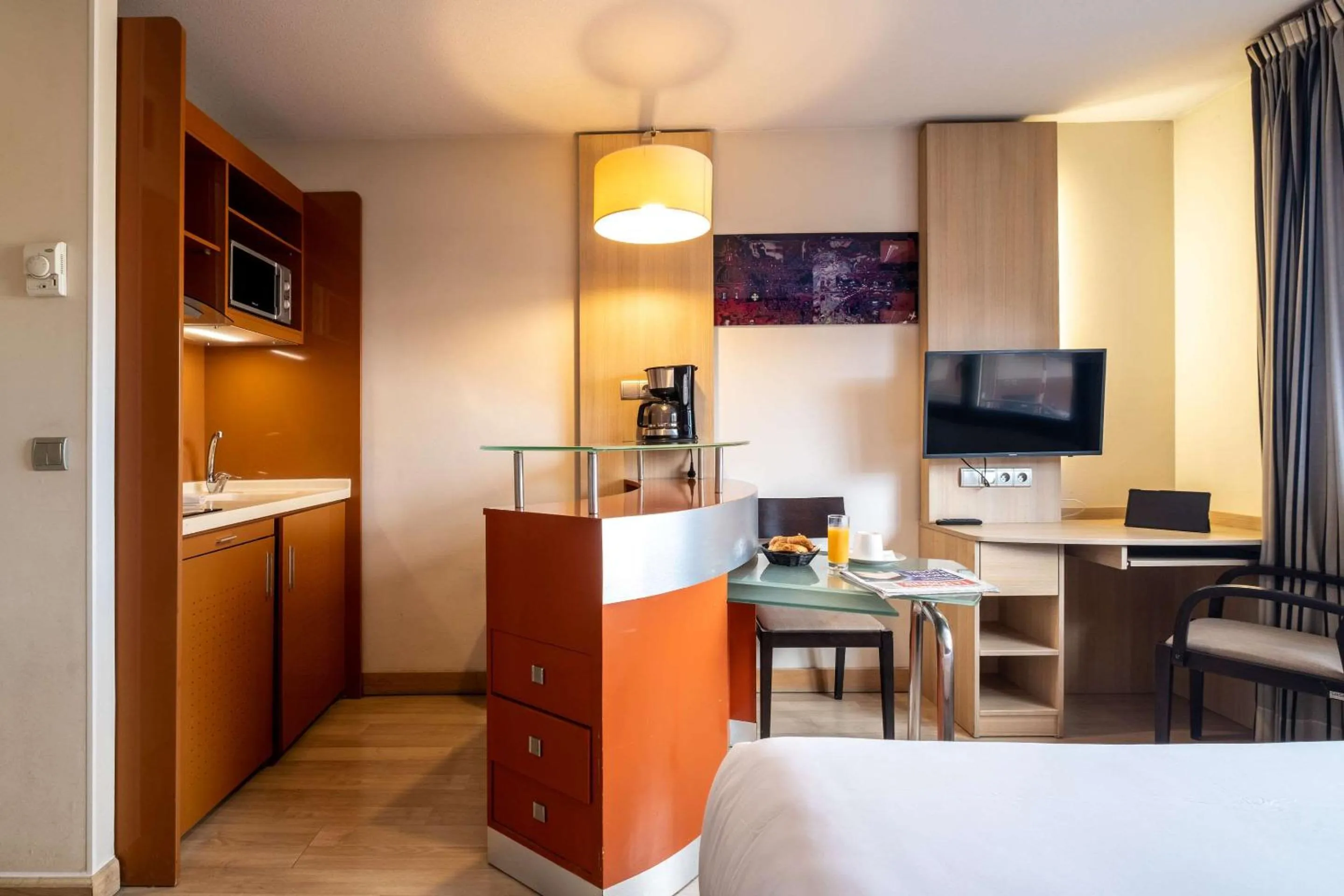 Bedroom in Clarion Aparthotel Toulouse Blagnac Airport