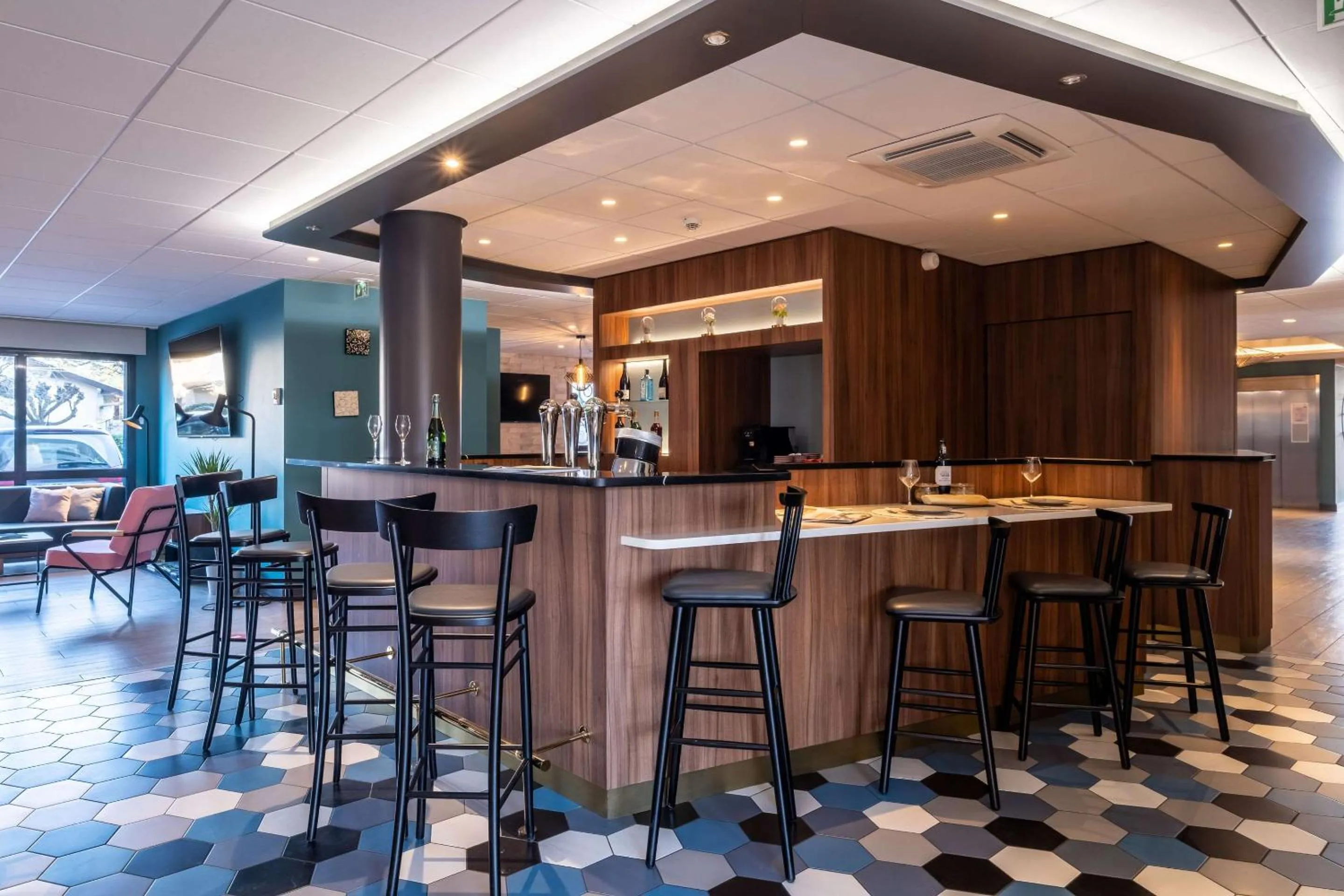 Lounge or bar in Clarion Aparthotel Toulouse Blagnac Airport