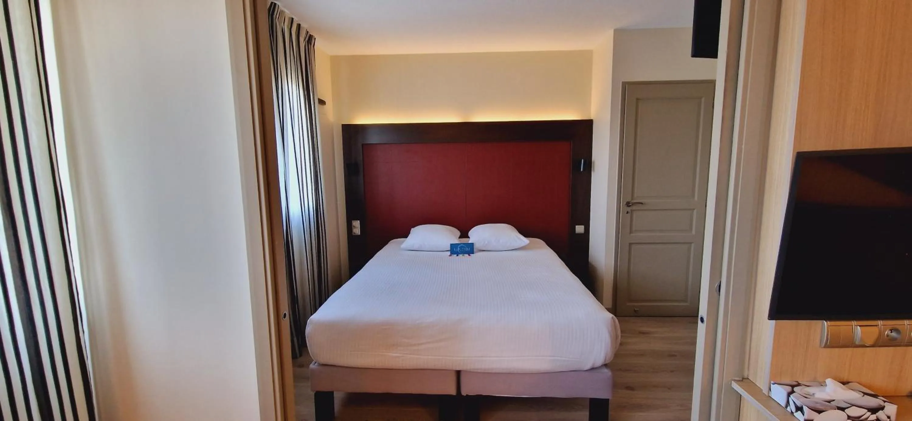 Bed in Clarion Aparthotel Toulouse Blagnac Airport
