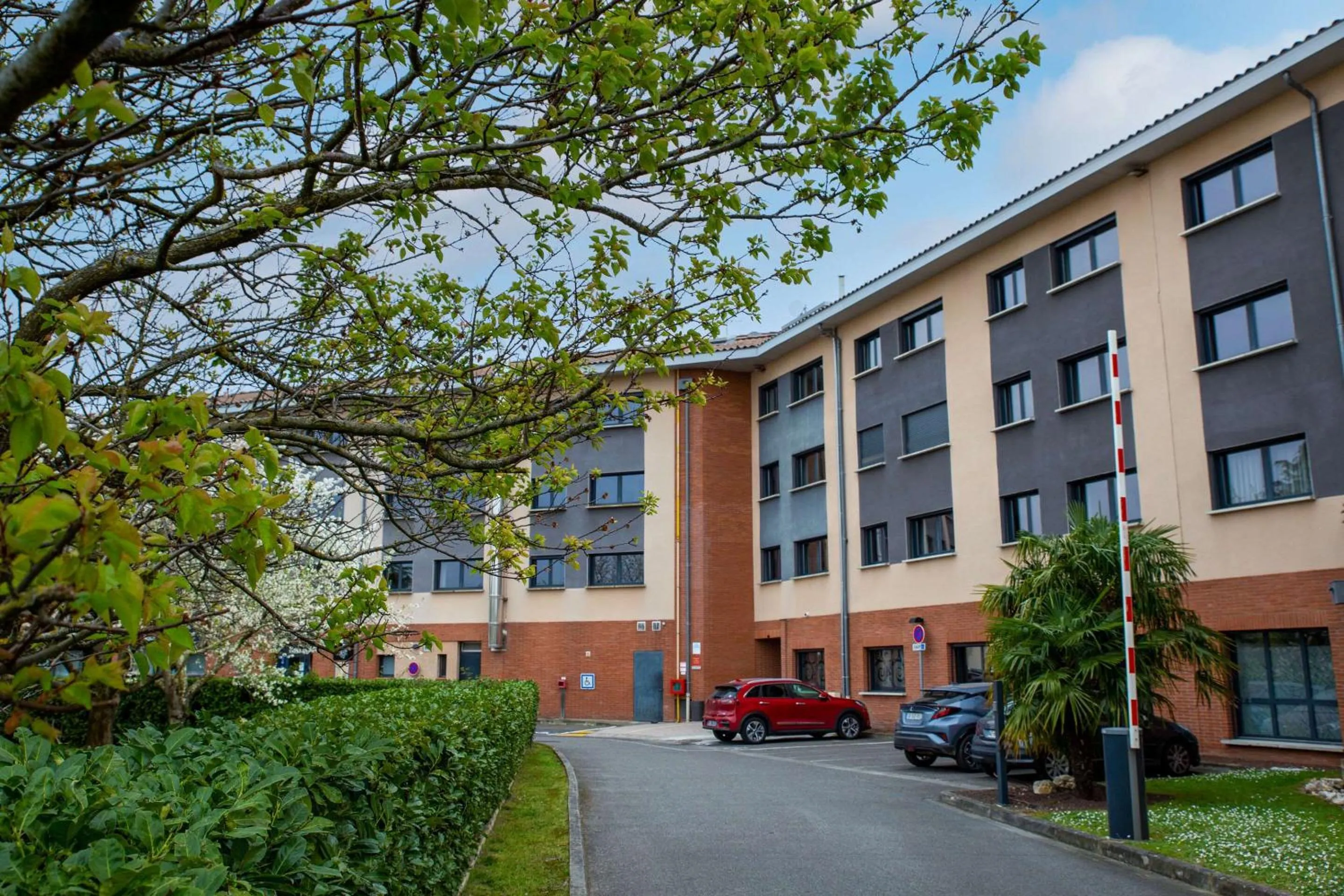 Property building in Clarion Aparthotel Toulouse Blagnac Airport