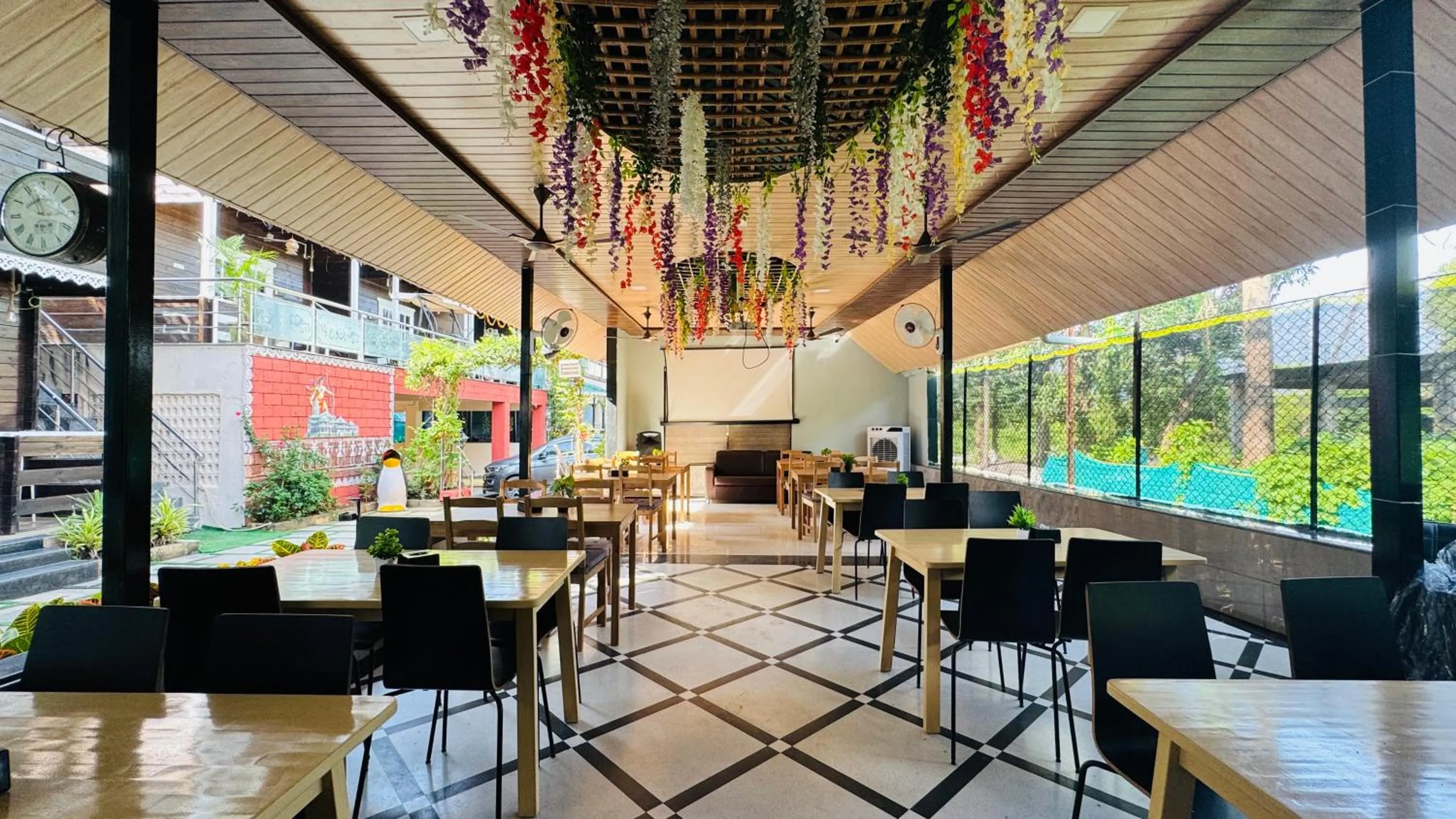 Restaurant/places to eat in Coastal Bay Inn by Green Apple Stays