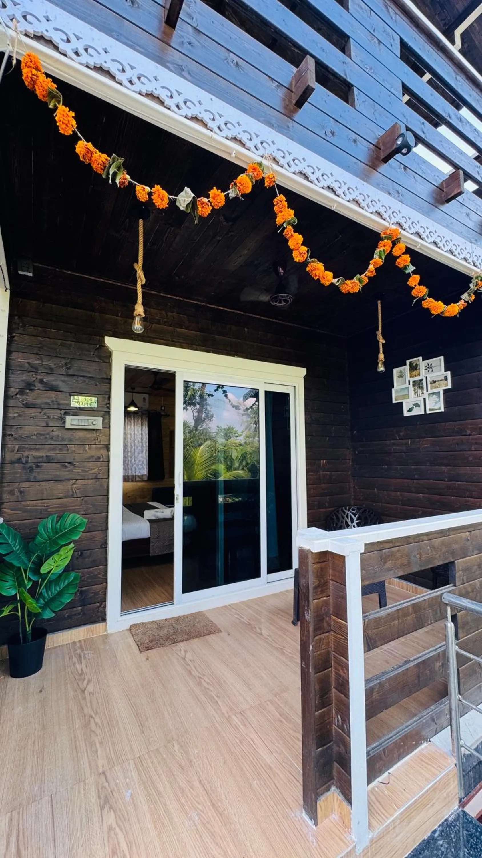 Coastal Bay Inn by Green Apple Stays