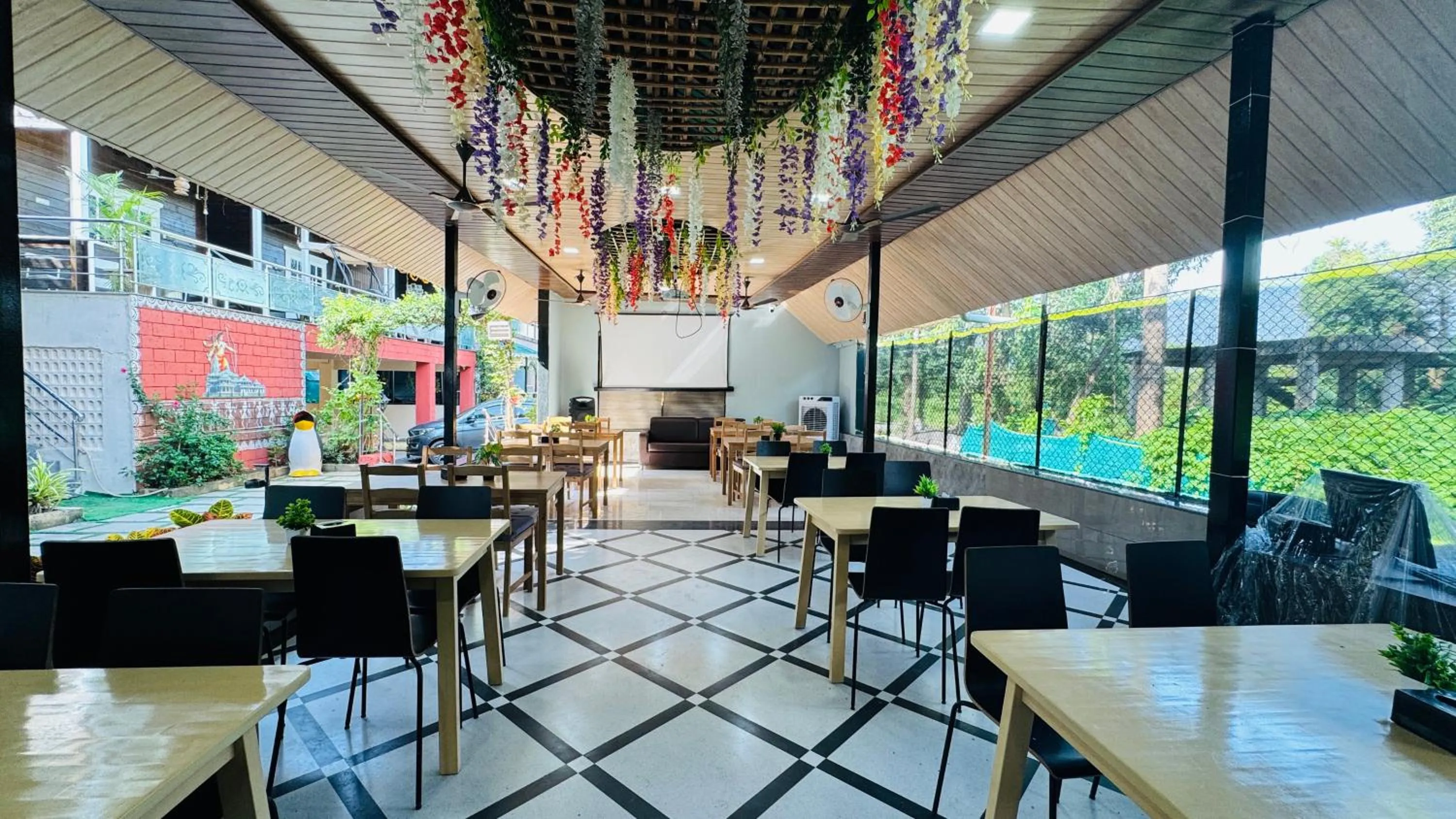 Restaurant/places to eat in Coastal Bay Inn by Green Apple Stays