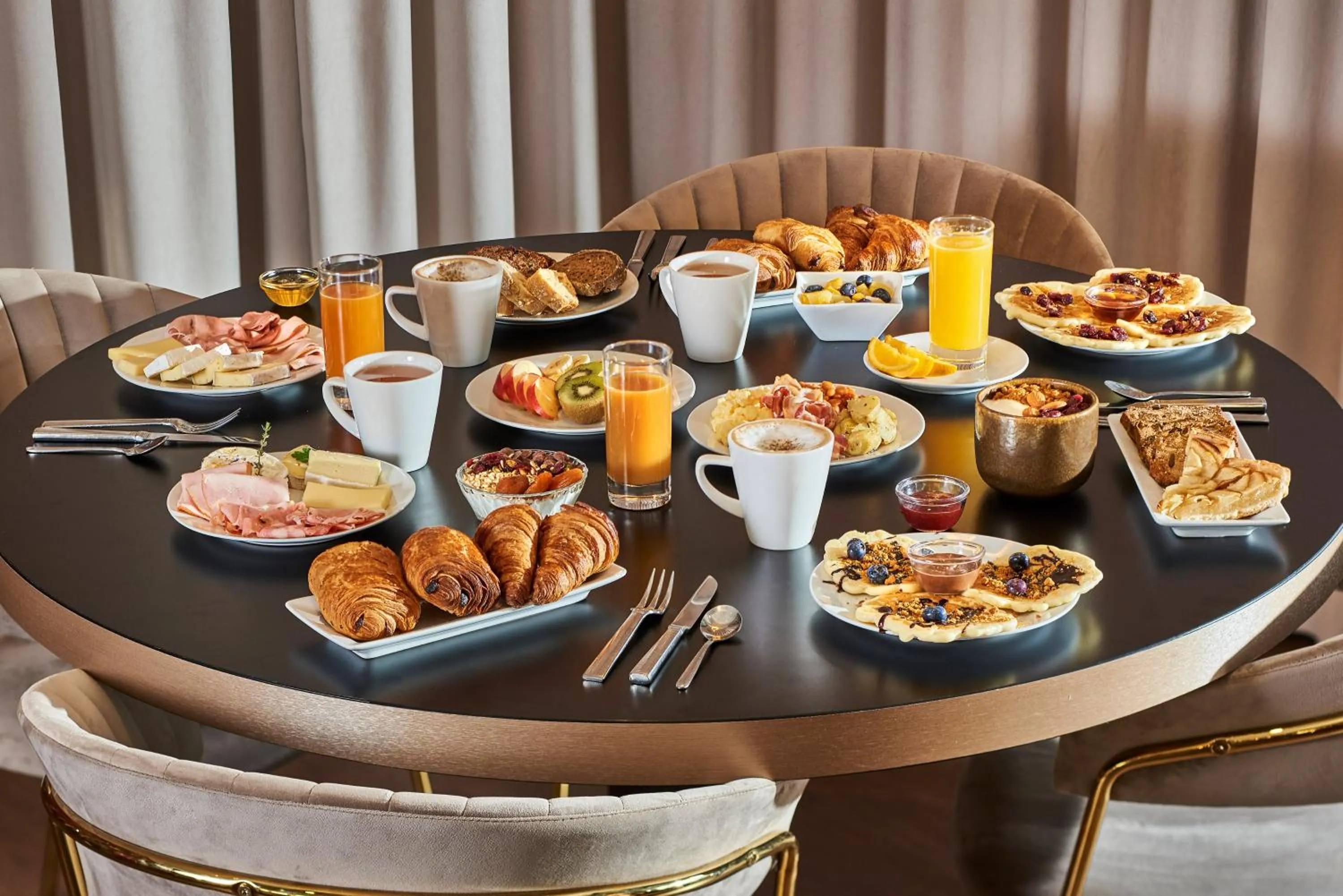 Restaurant/places to eat in Hotel Gatsby by HappyCulture