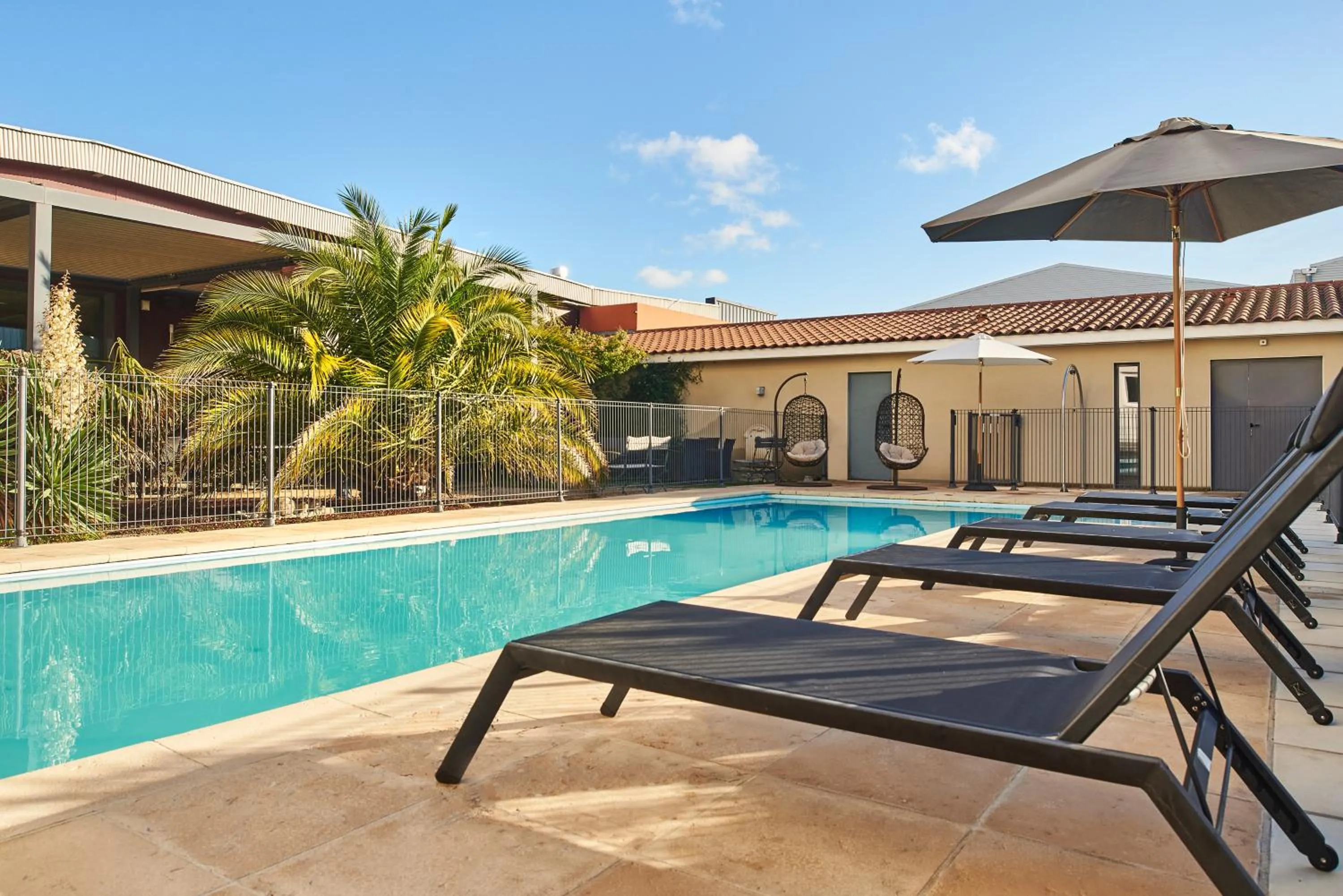 Swimming pool in Hotel Gatsby by HappyCulture