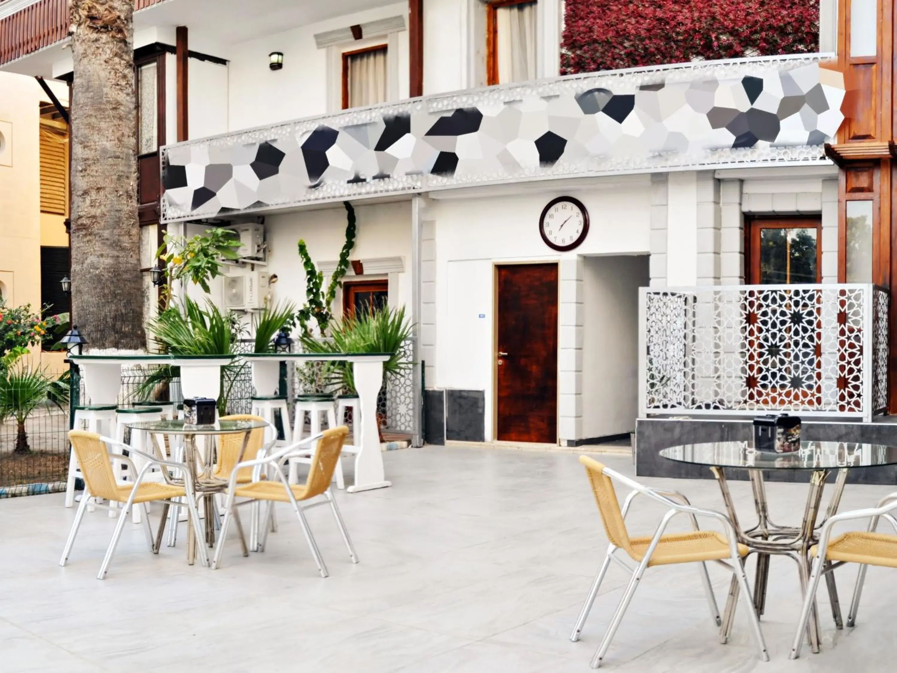 Restaurant/places to eat in Hotel Bleu Nuit Restaurant/places to eat in Hotel Bleu Nuit