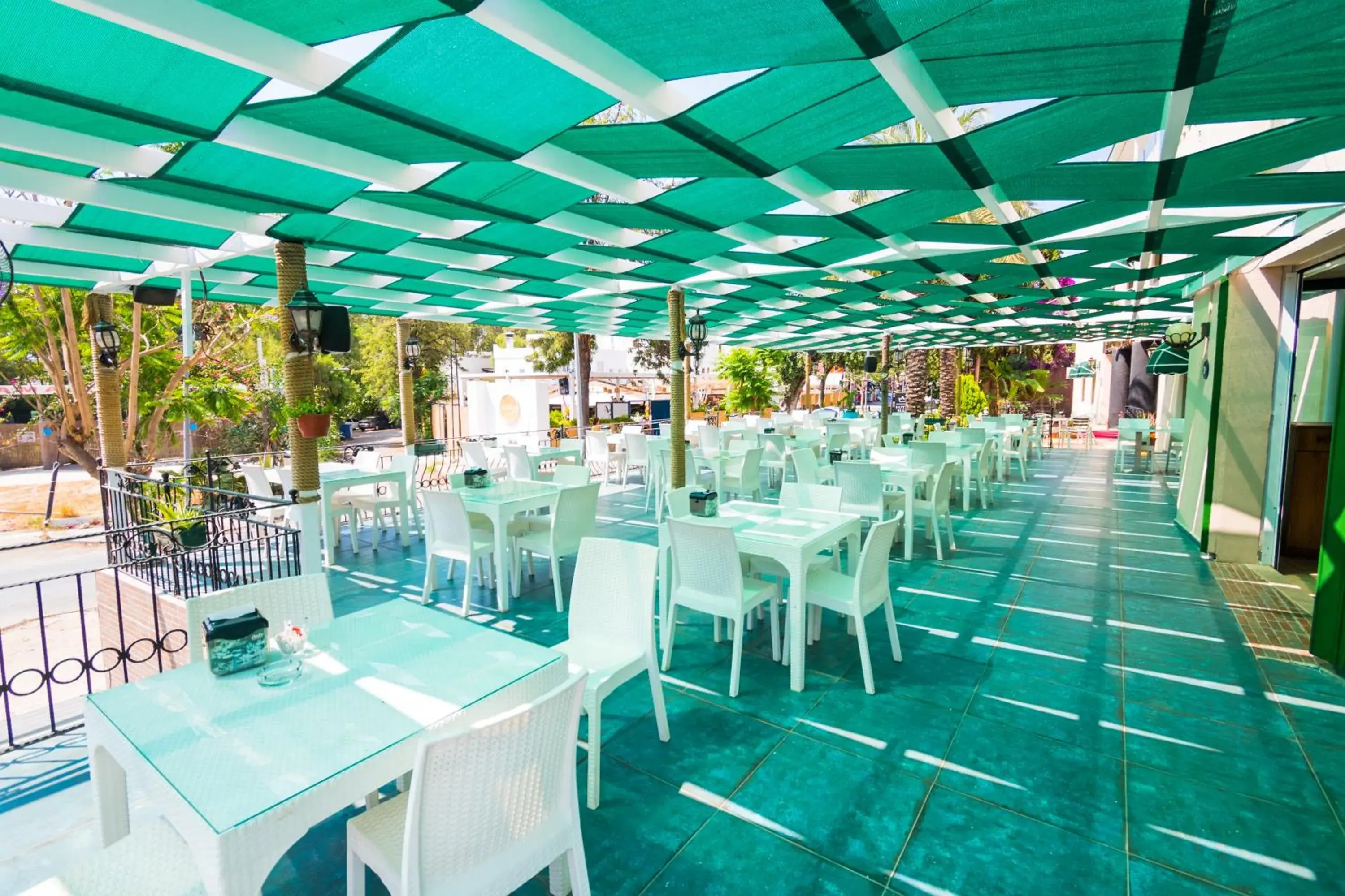 Restaurant/Places to Eat in Hotel Bleu Nuit Restaurant/Places to Eat in Hotel Bleu Nuit