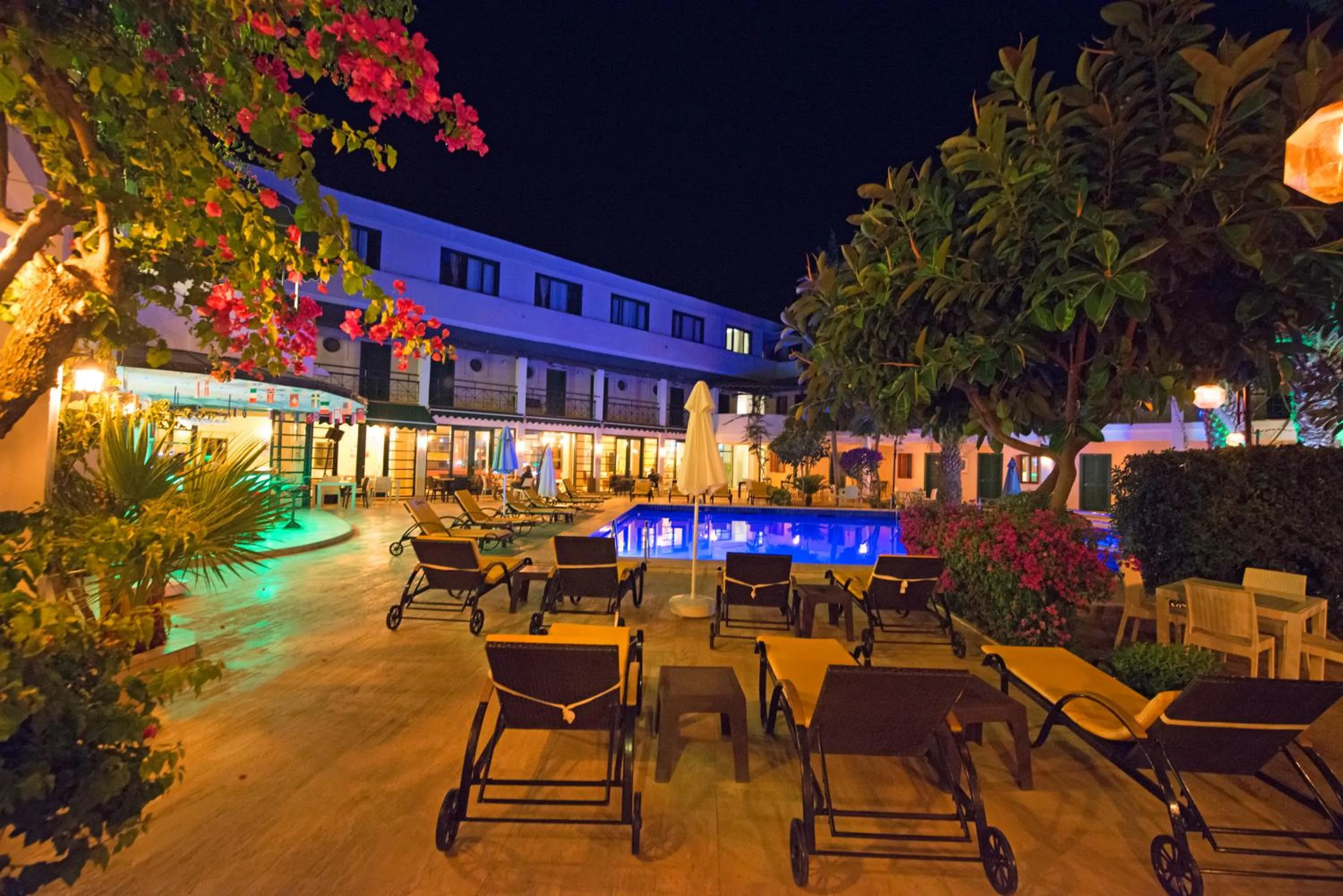 Swimming Pool in Hotel Bleu Nuit