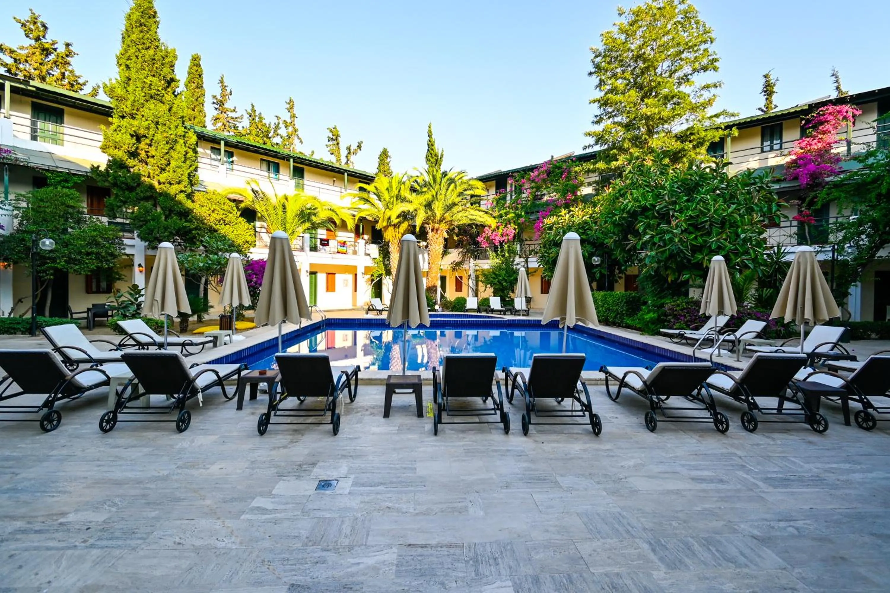 Swimming Pool in Hotel Bleu Nuit