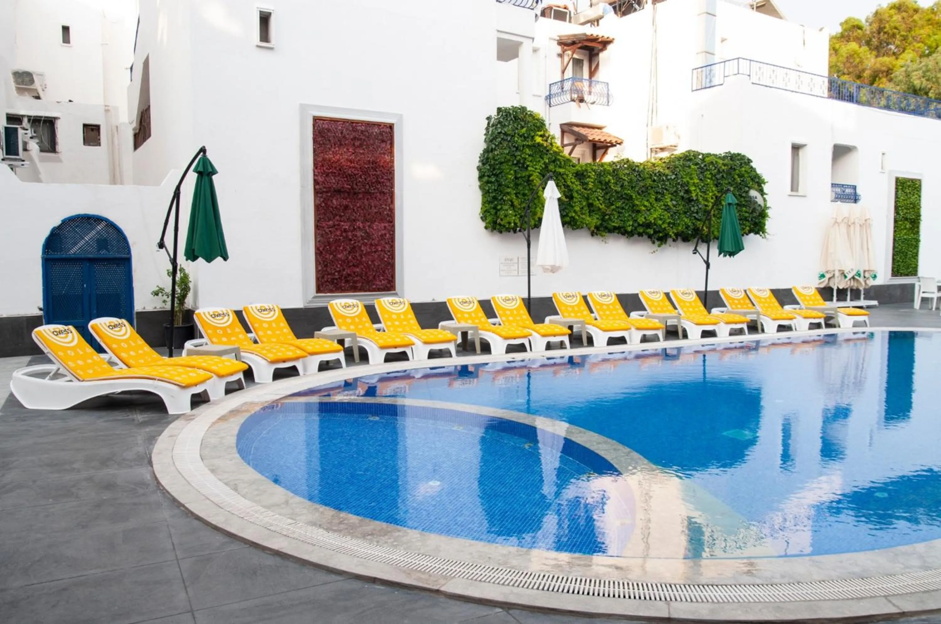 Swimming Pool in Hotel Bleu Nuit