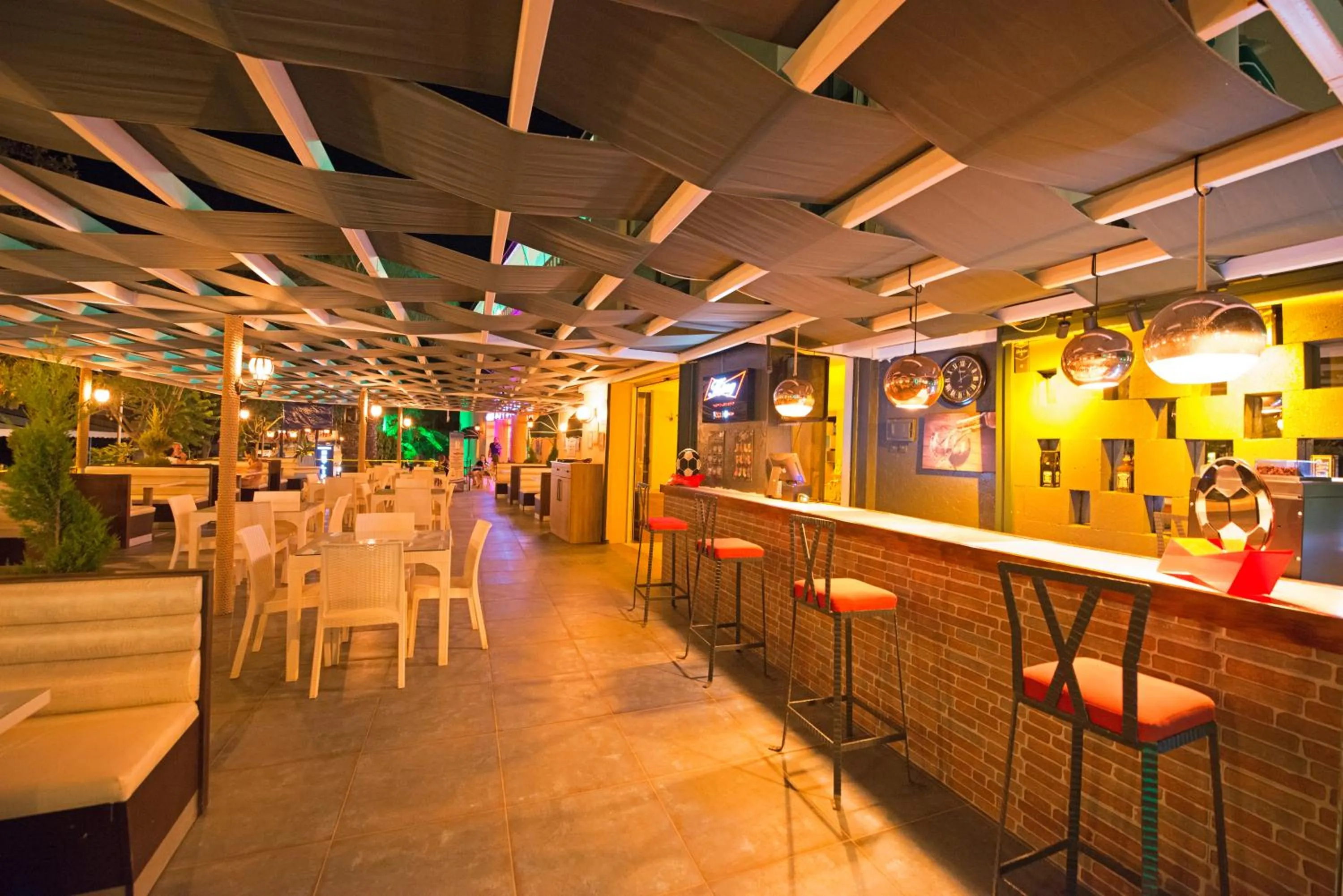 Restaurant/places to eat, Lounge/Bar in Hotel Bleu Nuit